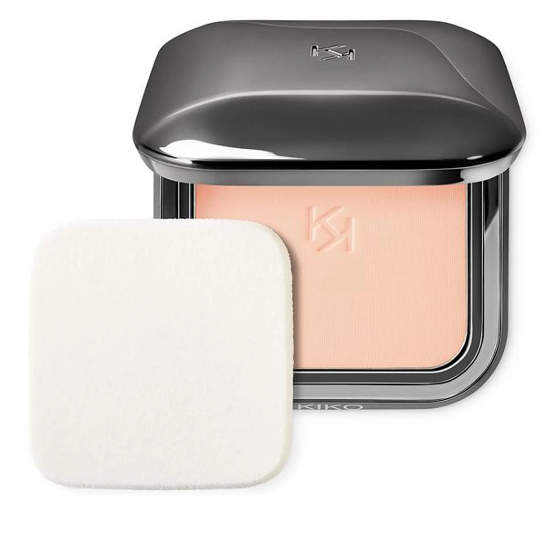 Smoothing pressed powder foundation with a matte finish and SPF 30