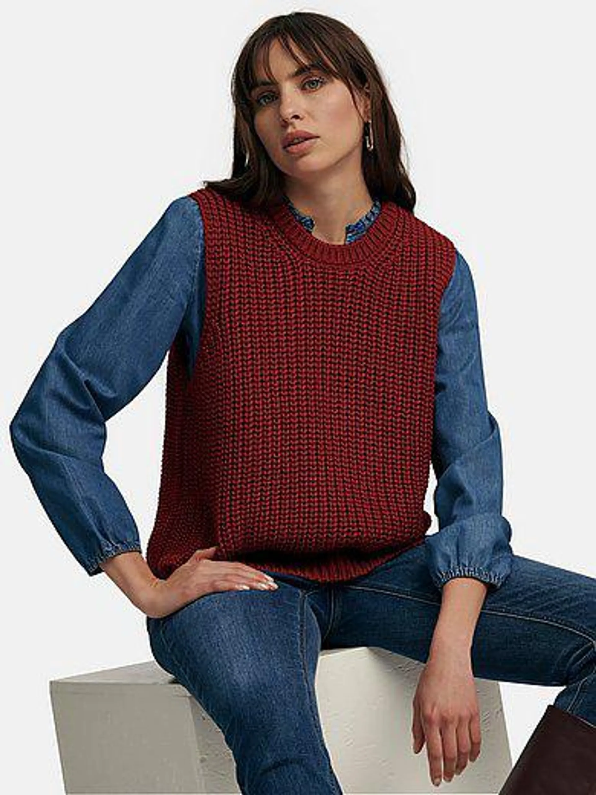 Sleeveless round neck jumper in chunky knit
