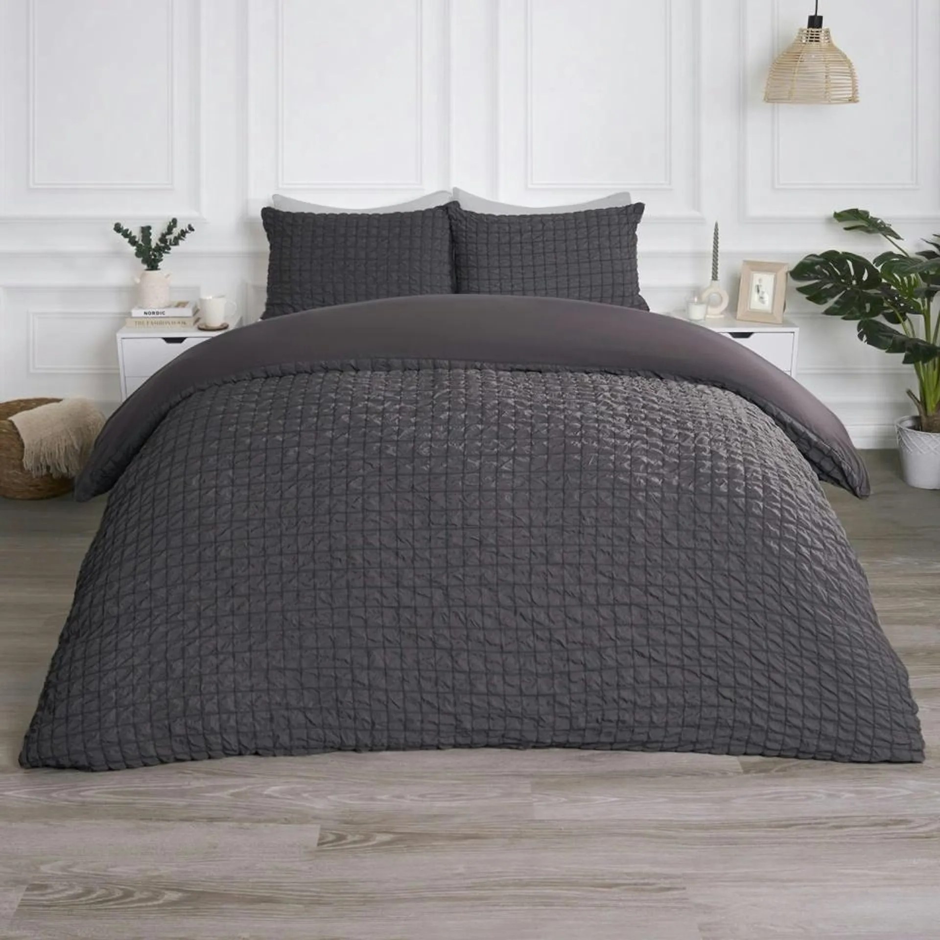 OHS Luxury Geometric Seersucker Duvet Quilt and Pillowcase Set, Super King - Charcoal