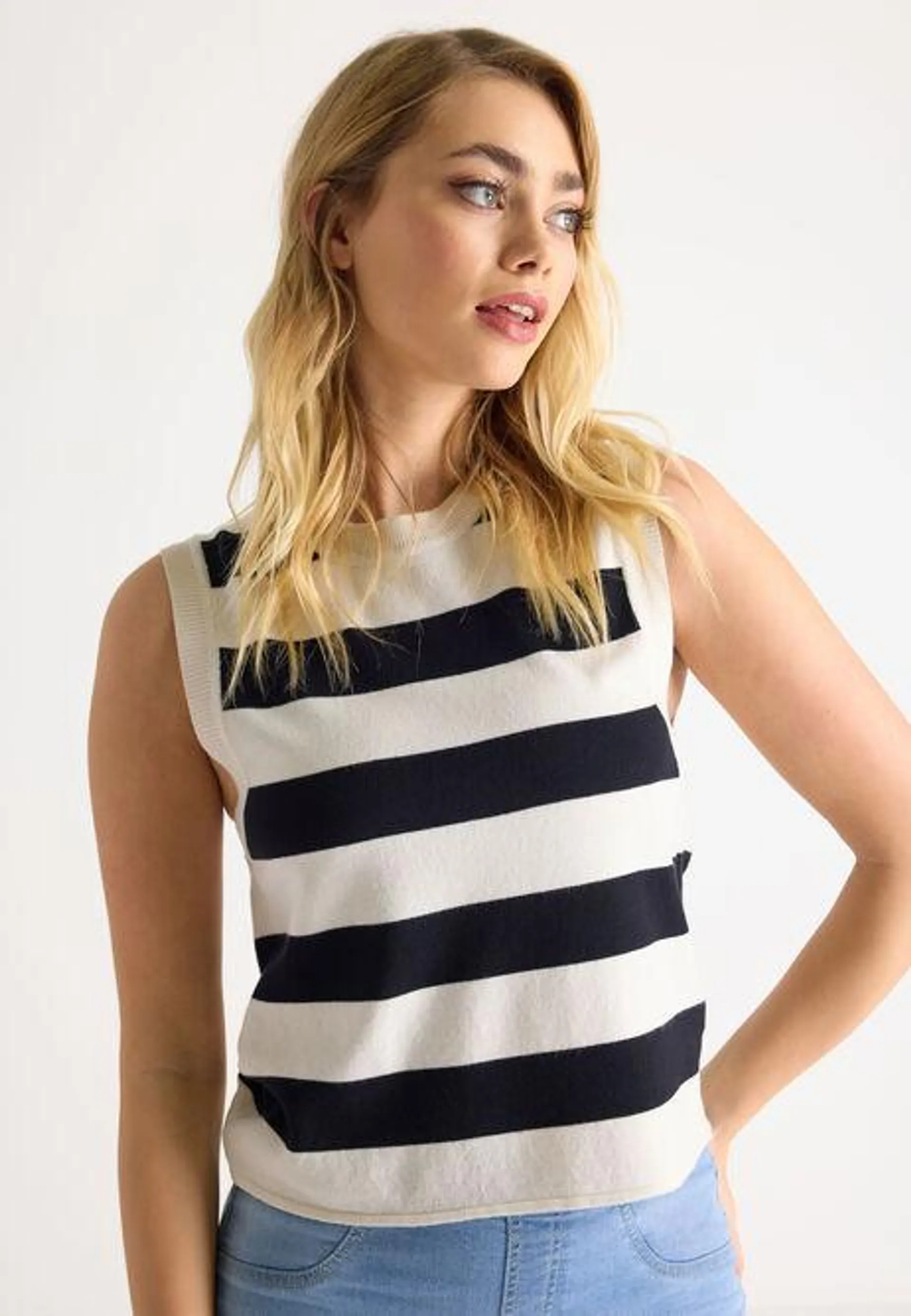 Womens Black & White Sleeveless Tank Jumper