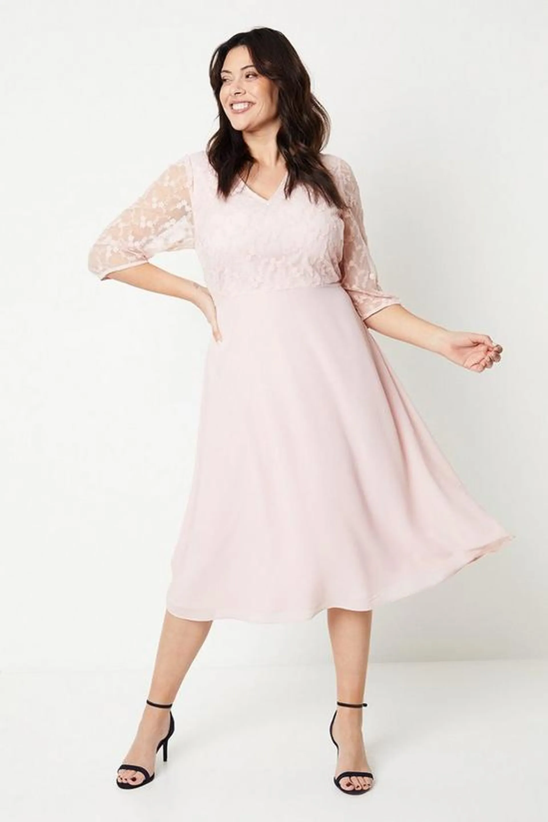 Curve Lace 3/4 Sleeve Midi Dress