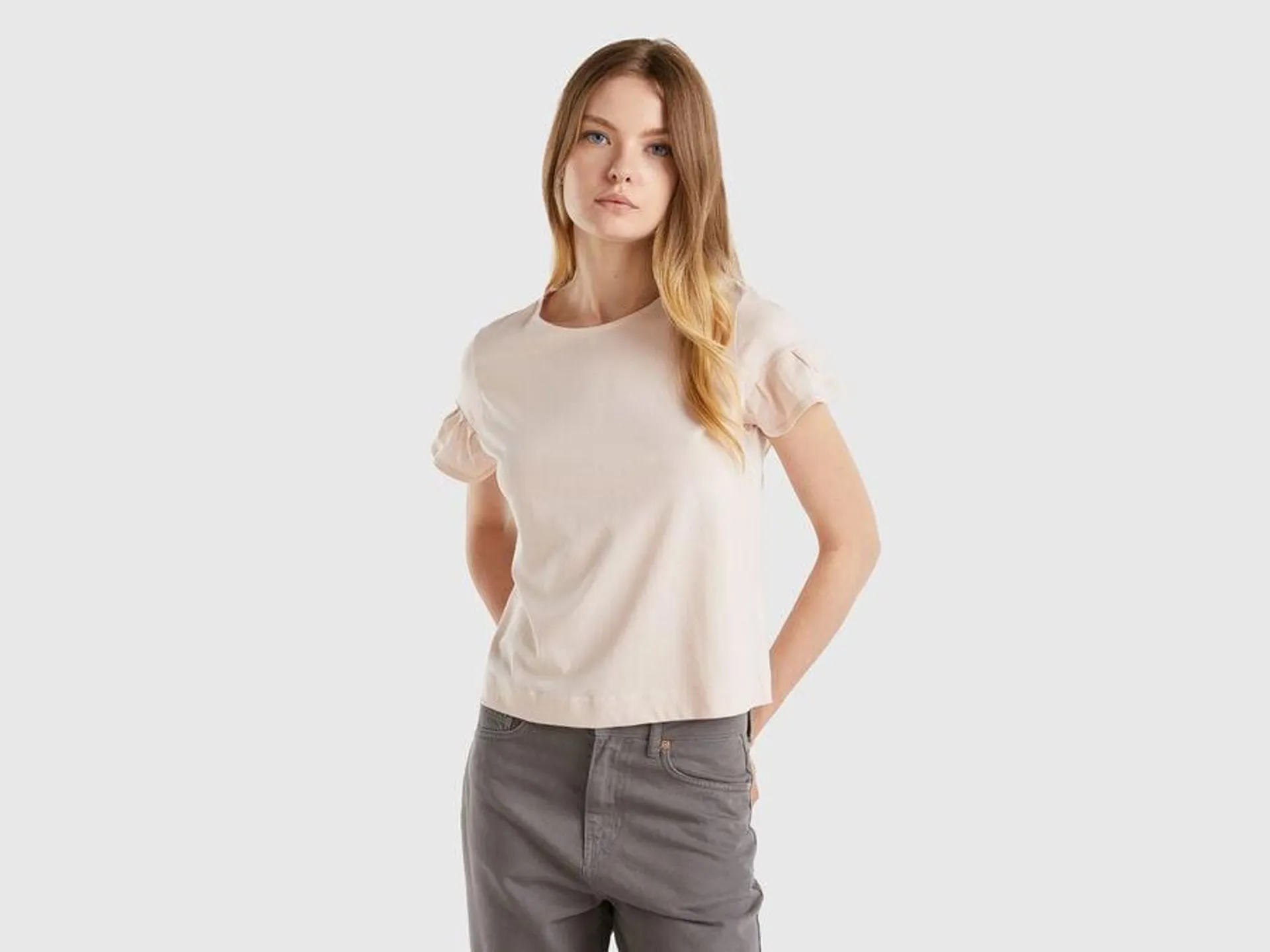 T-shirt with ruffled sleeves