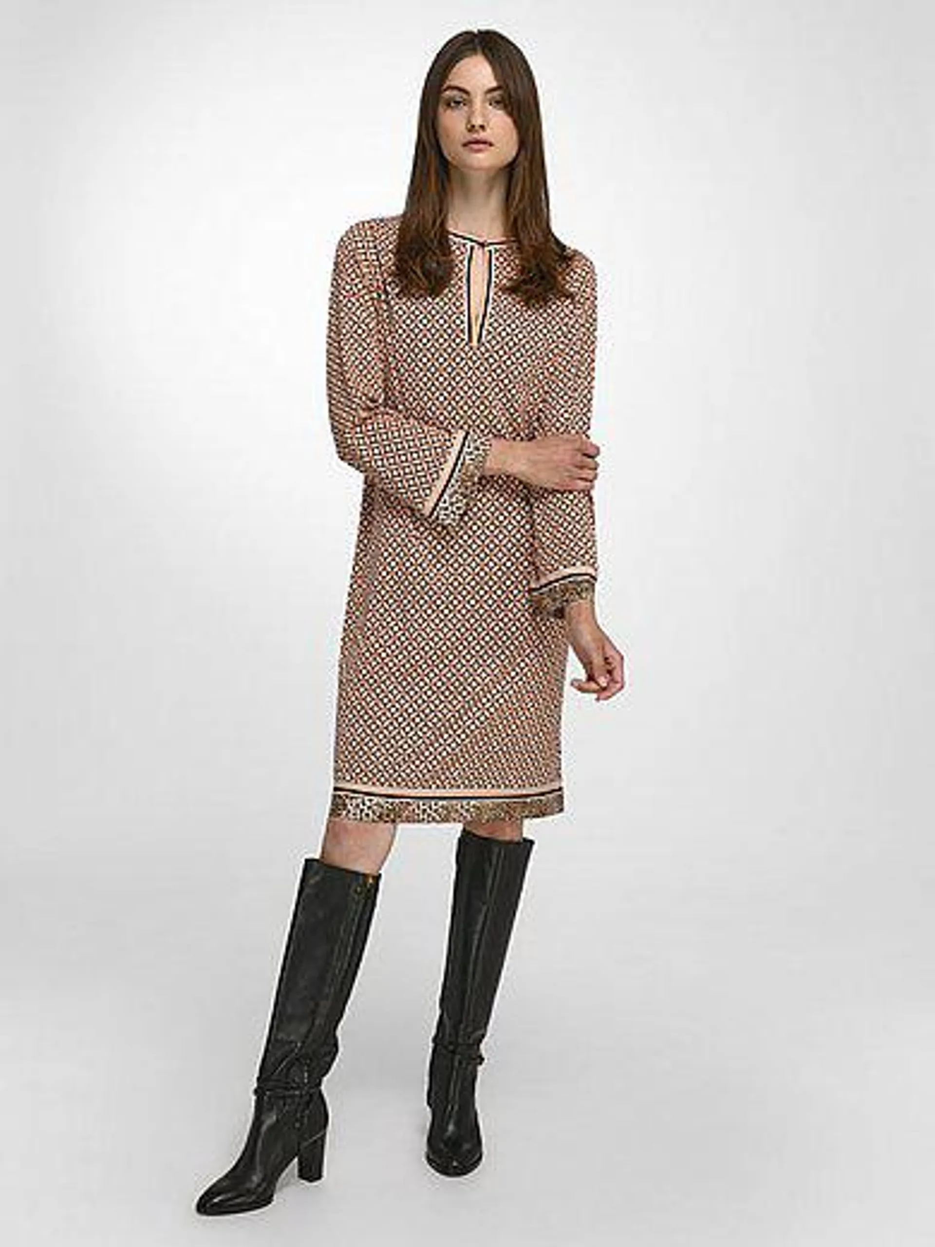 Jersey dress with long sleeves