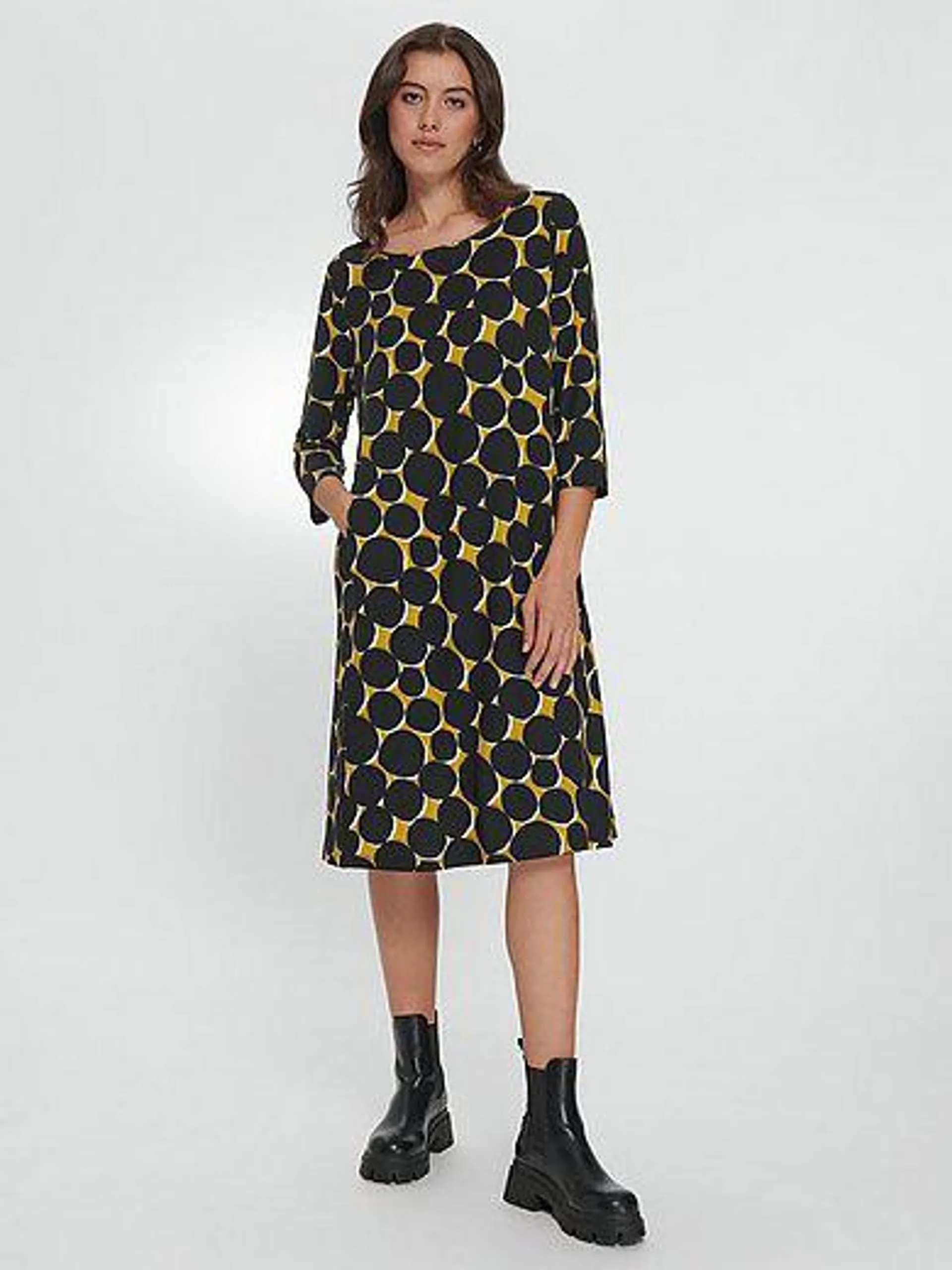 Jersey dress with 3/4-length sleeves