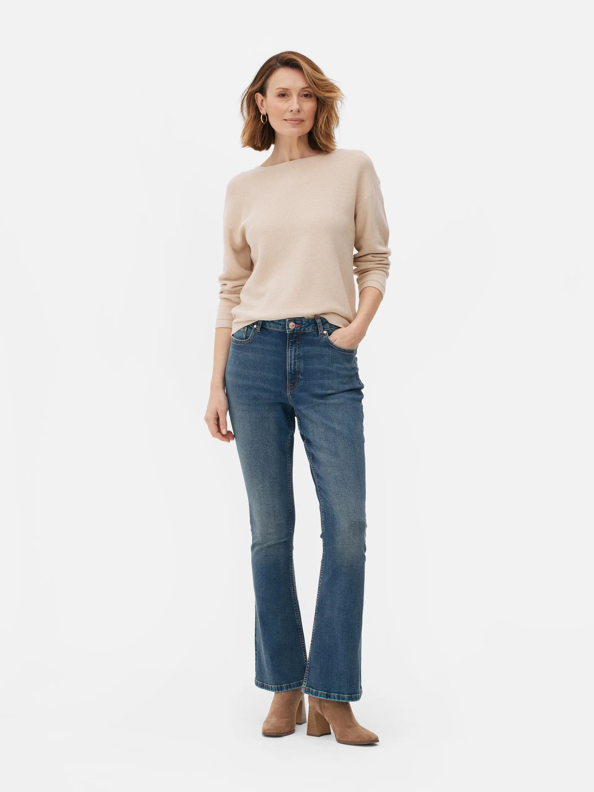 Denim-Jeans mit ausgestelltem Bein