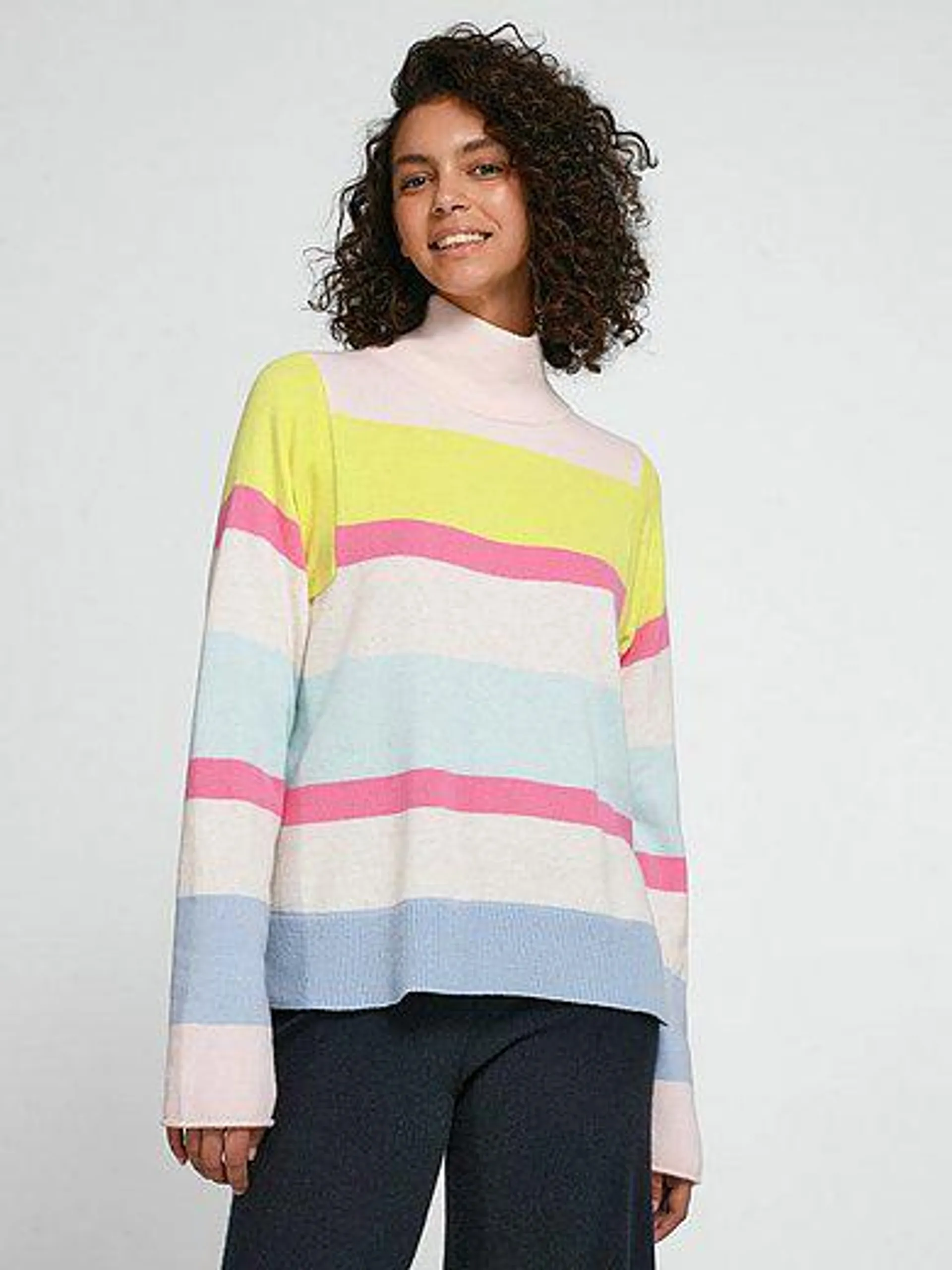 Jumper with stand-up collar