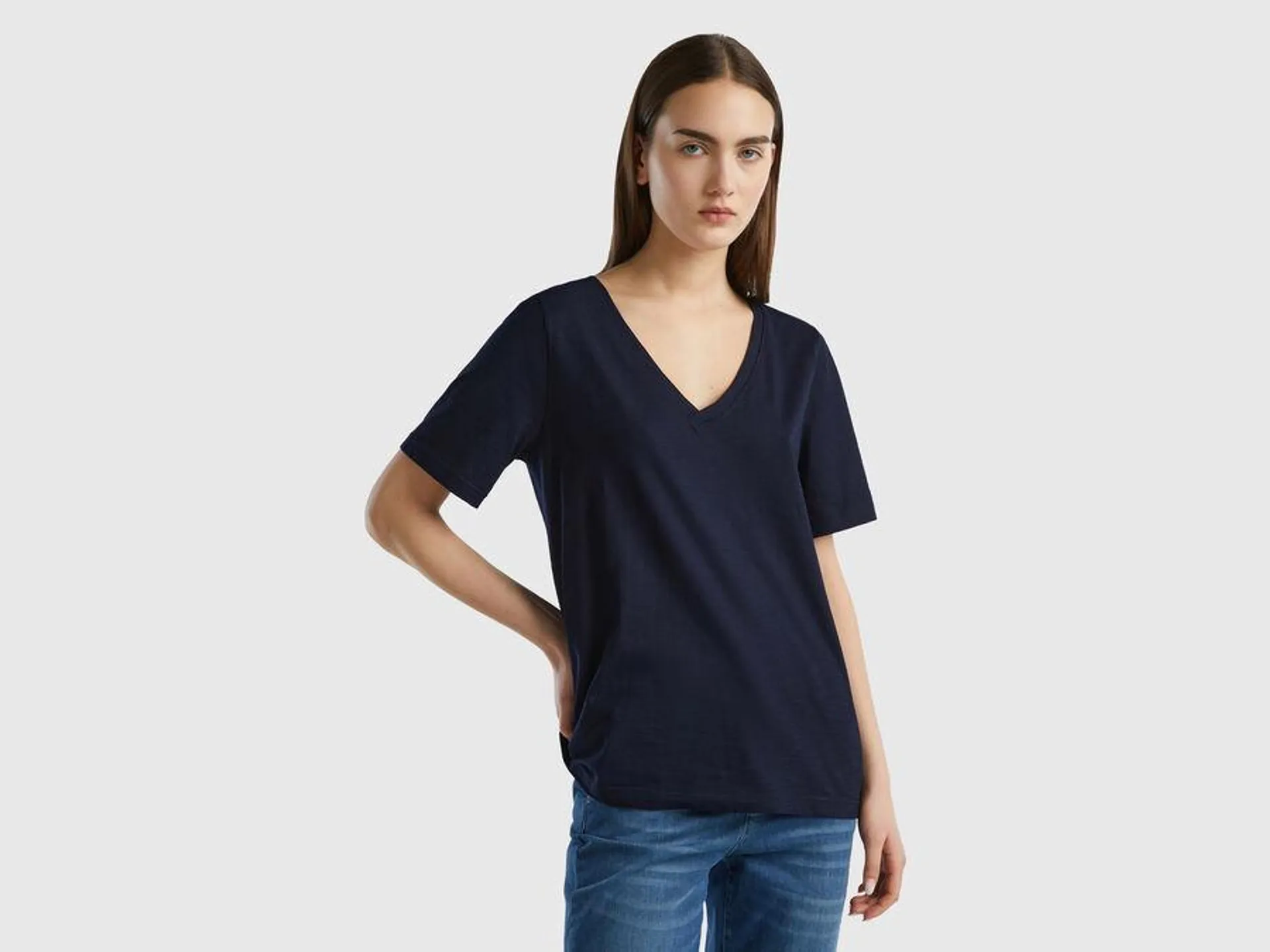 V-neck t-shirt in slub cotton