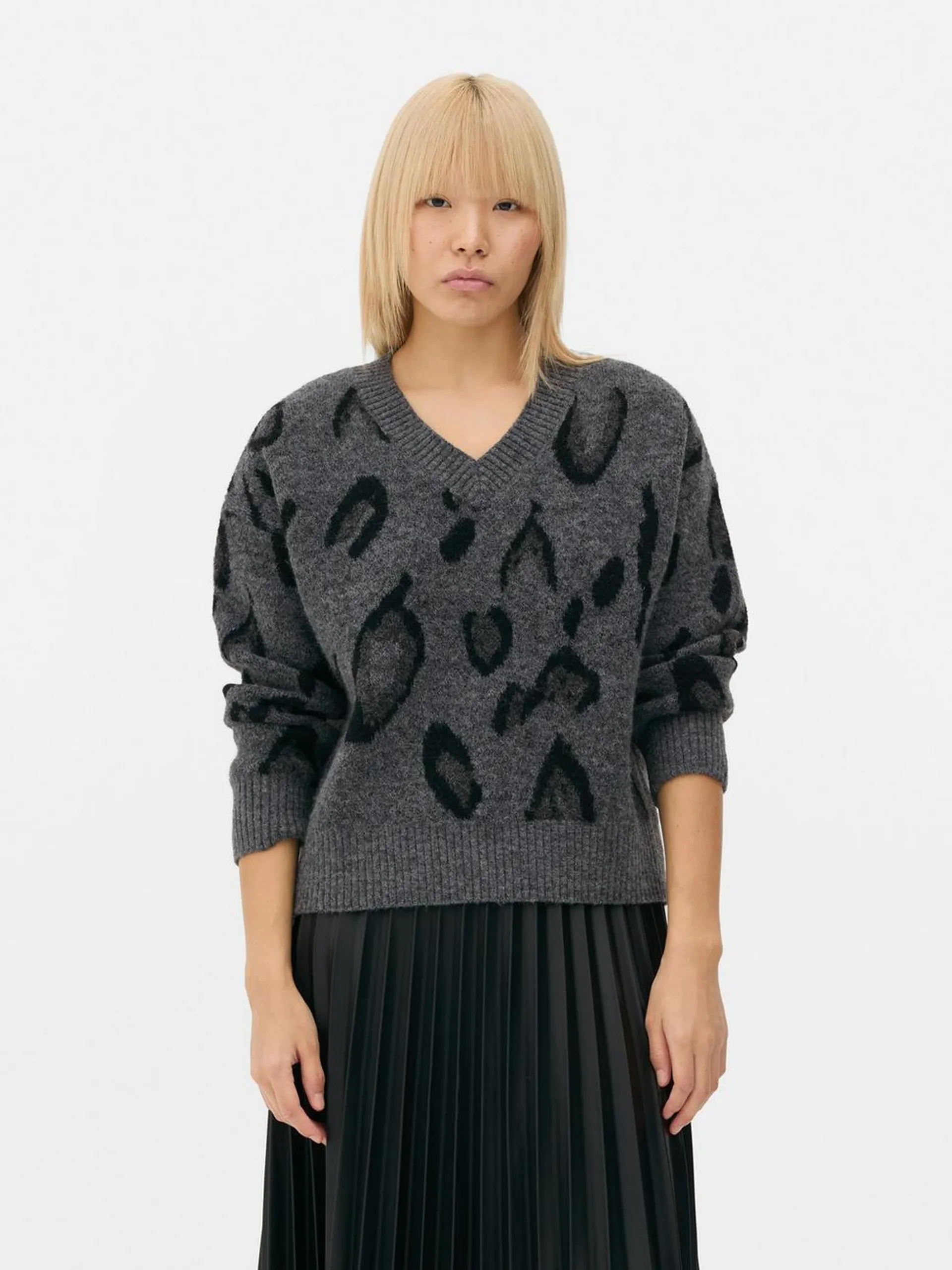 Patterned V-Neck Jumper