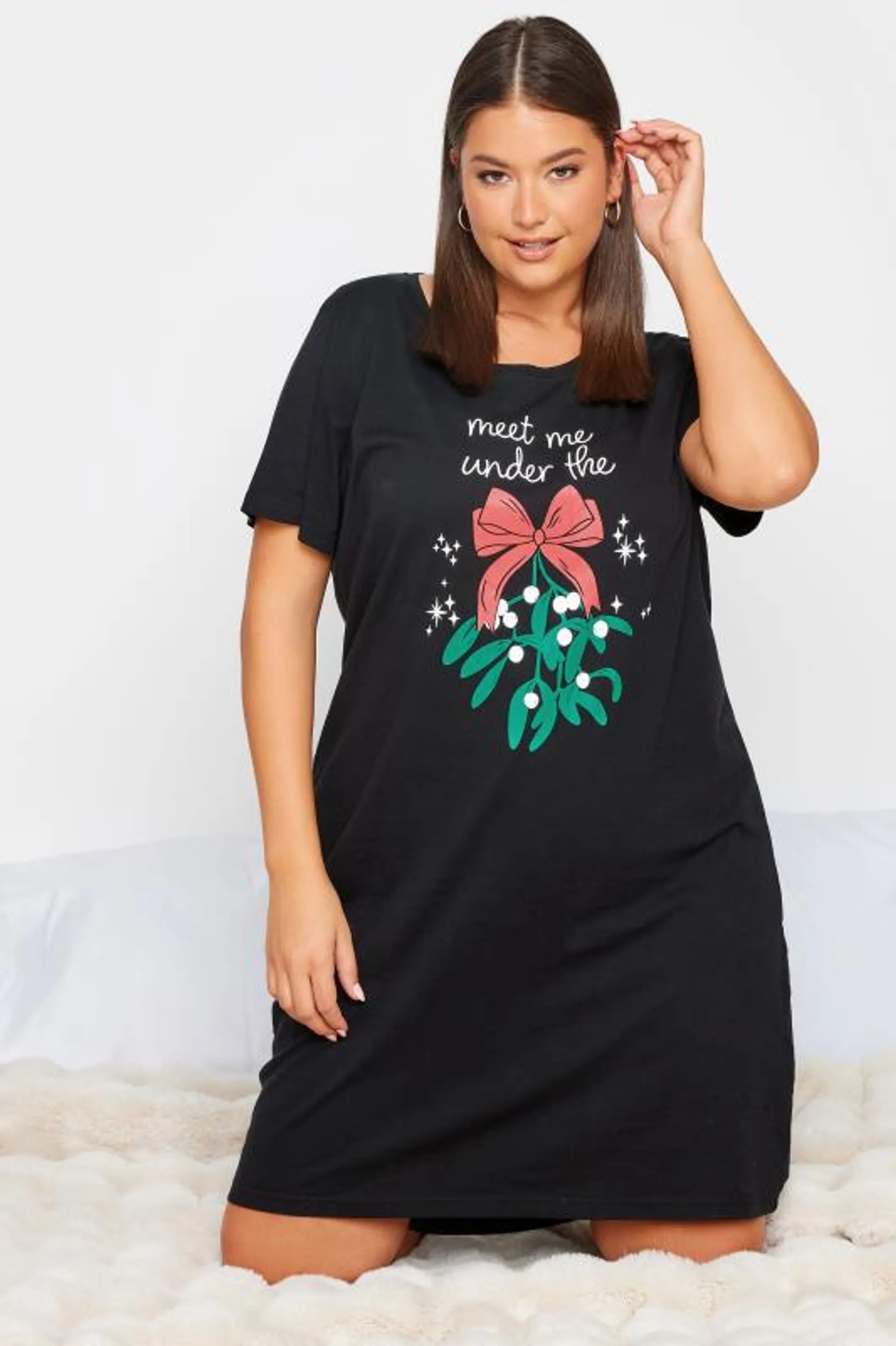 YOURS Curve Black 'Meet Me Under The Mistletoe' Slogan Christmas Nightdress