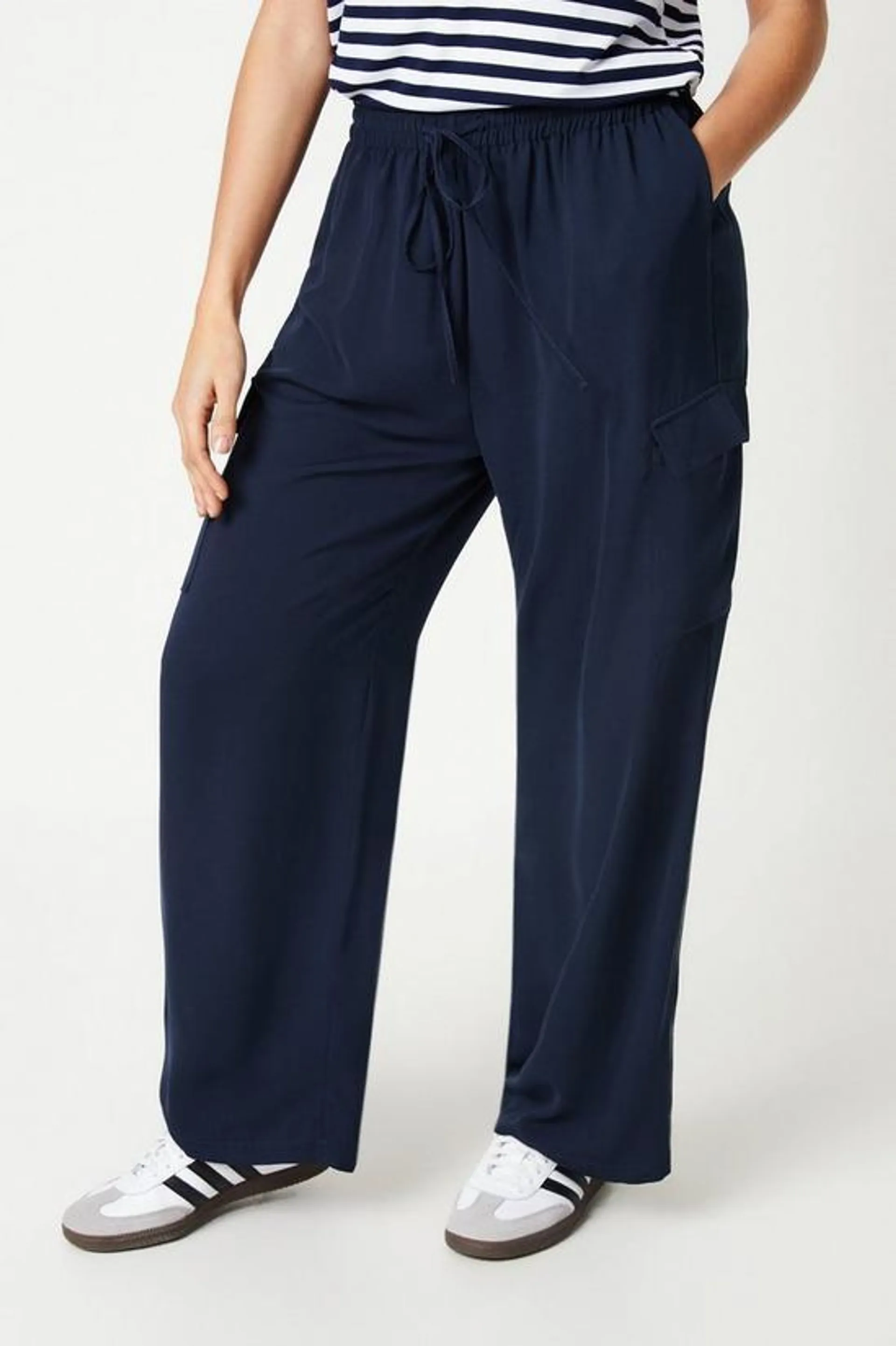 Petite Pocket Straight Leg Trouser