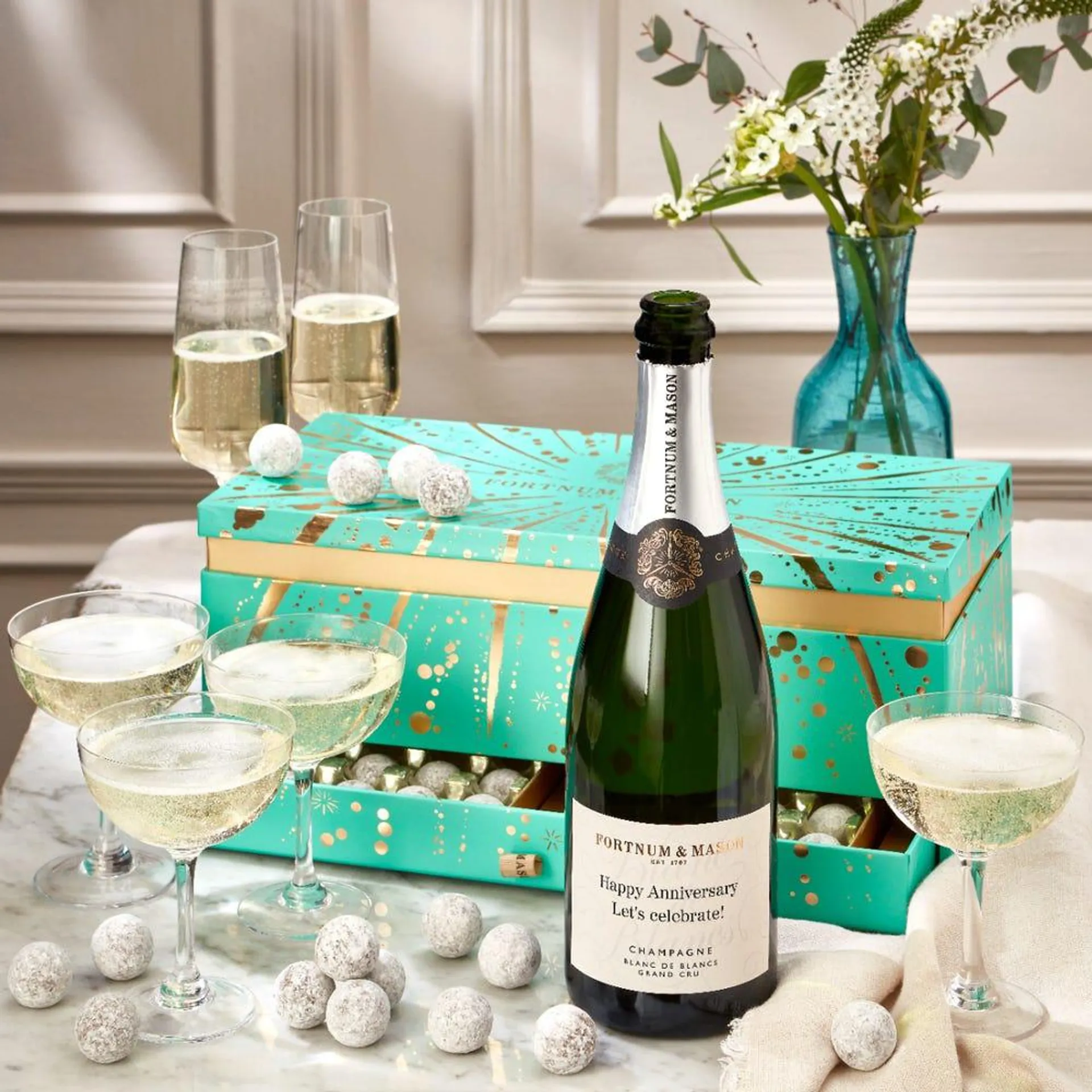 The Personalised Champagne & Chocolate Gift Box