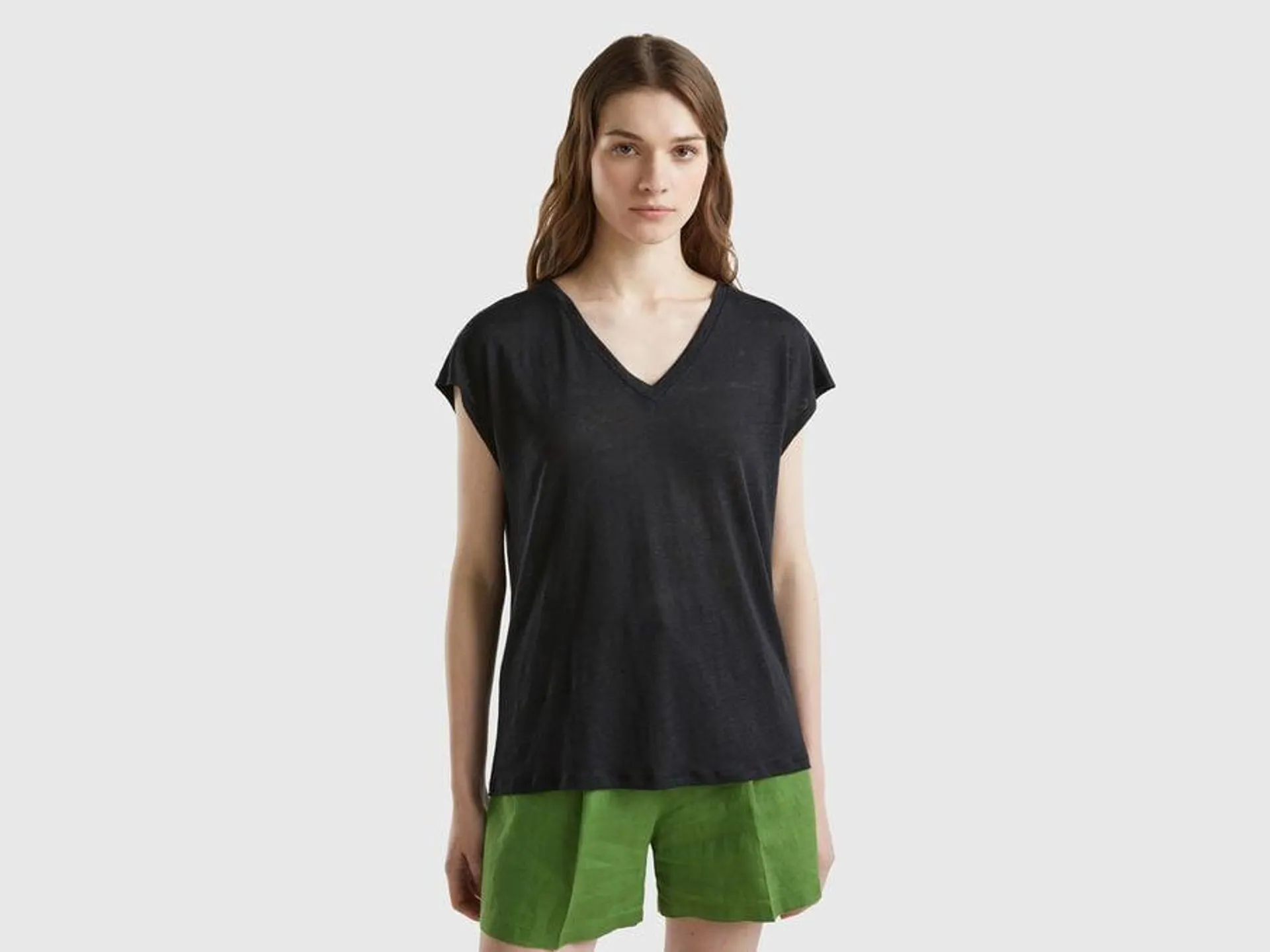 V-neck t-shirt in pure linen