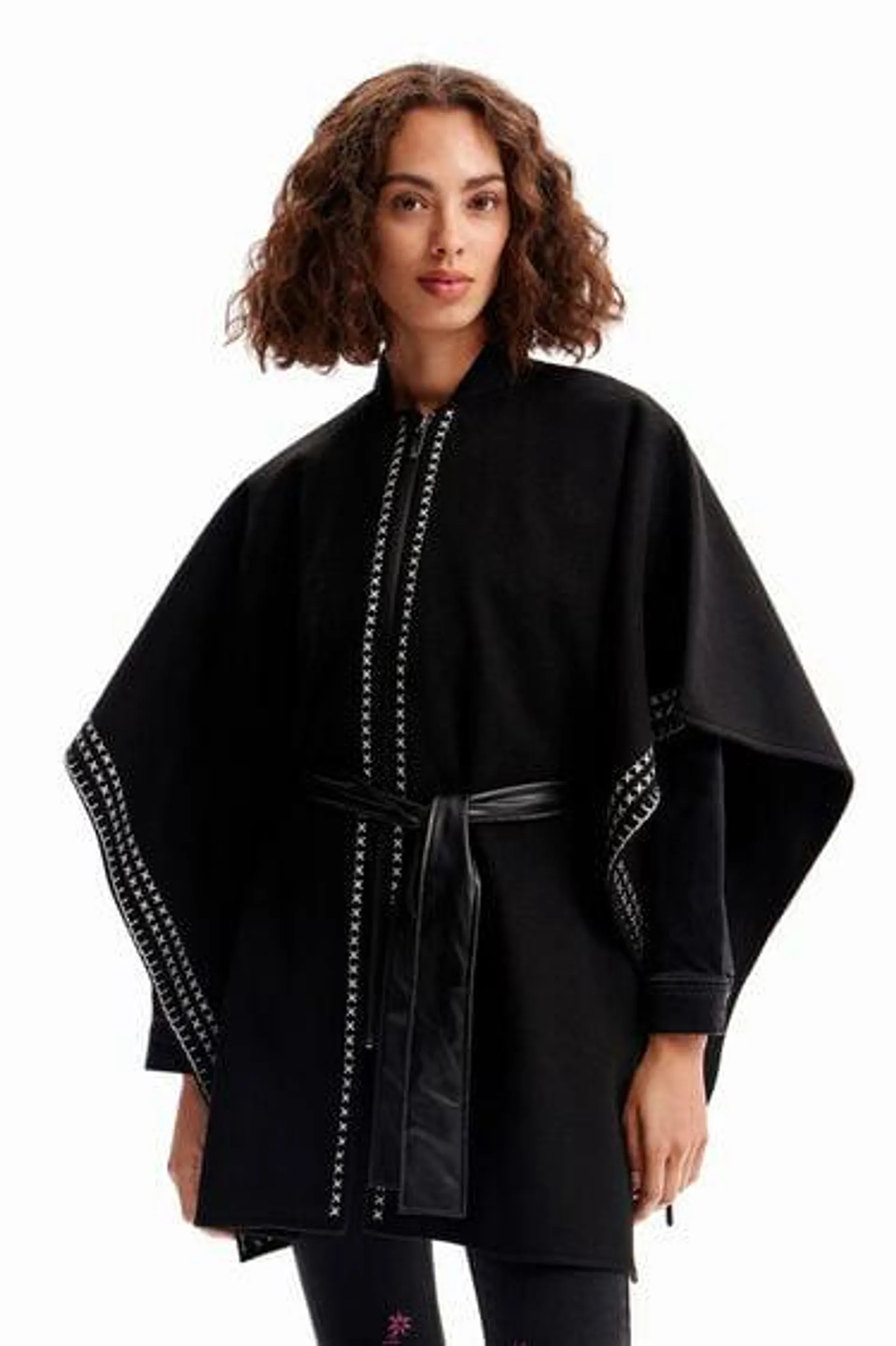 Poncho bordado cinturón
