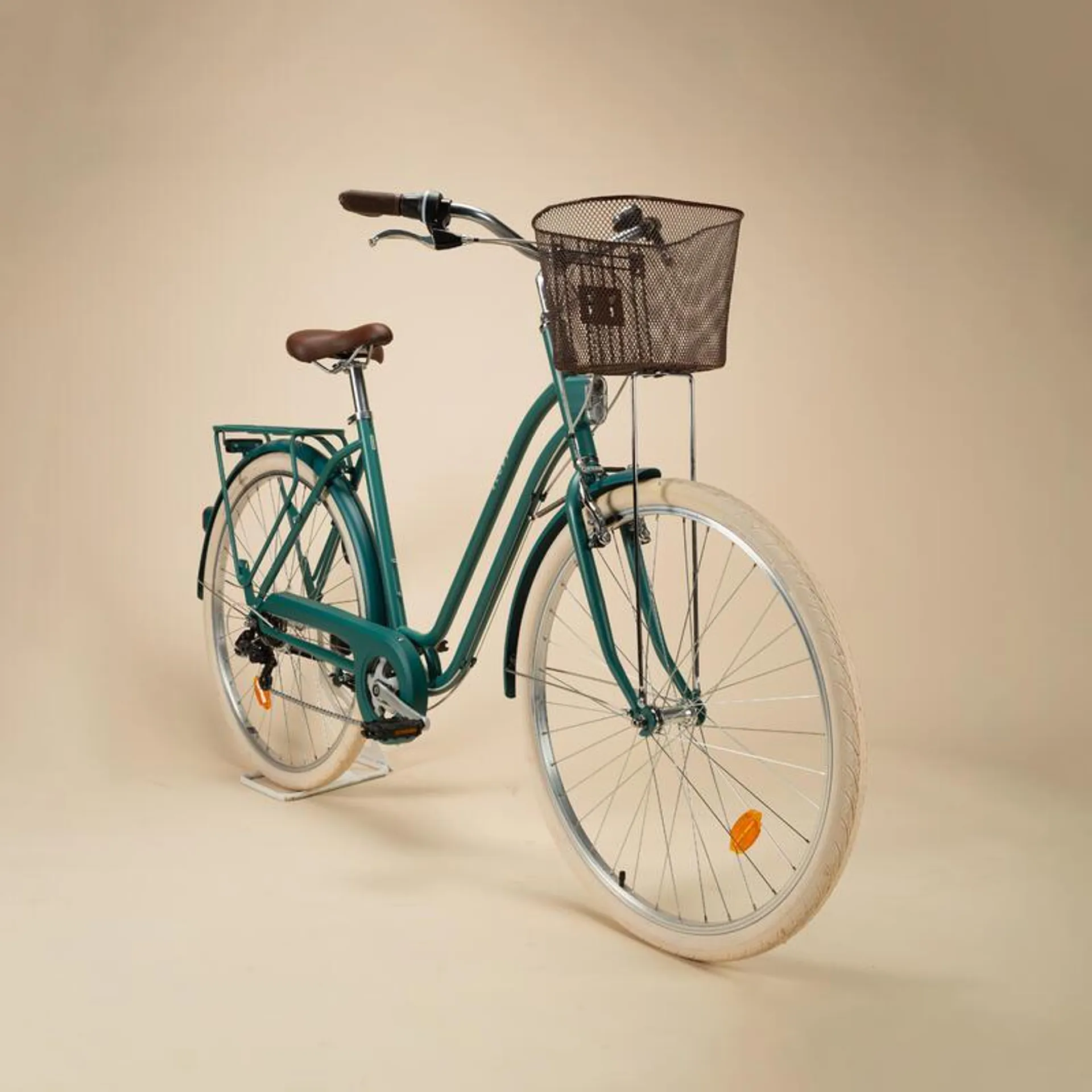 Fully-equipped, 6-speed low frame city bike, green