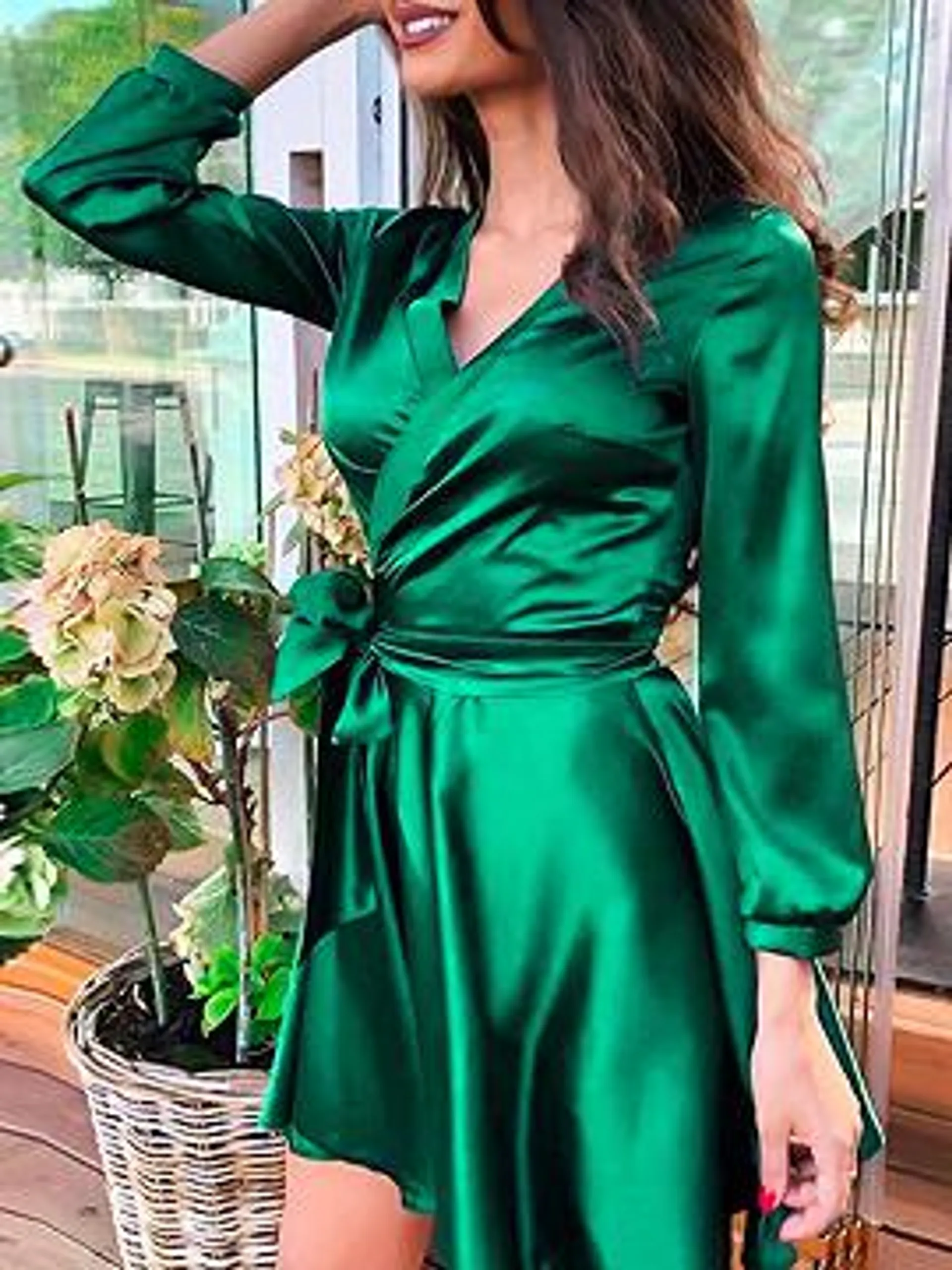 Green V-neck Tie Waist Long Sleeve Mini Dress