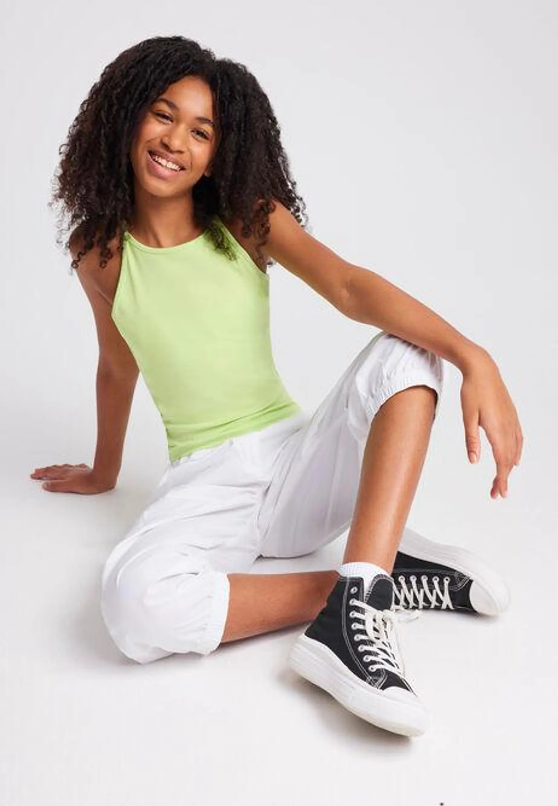 Older Girls White Cargo Cropped Trousers