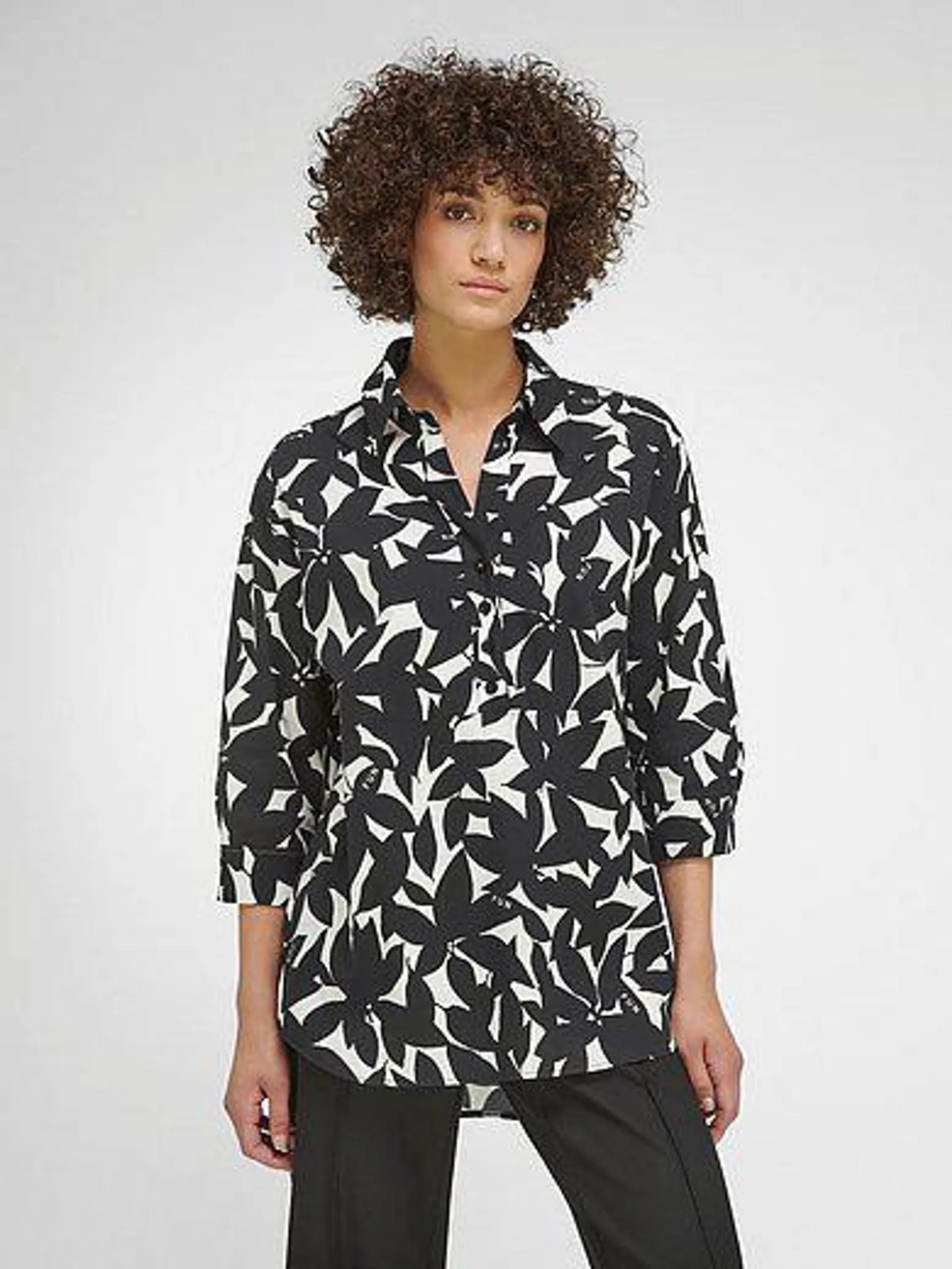 Long blouse with 3/4-length sleeves