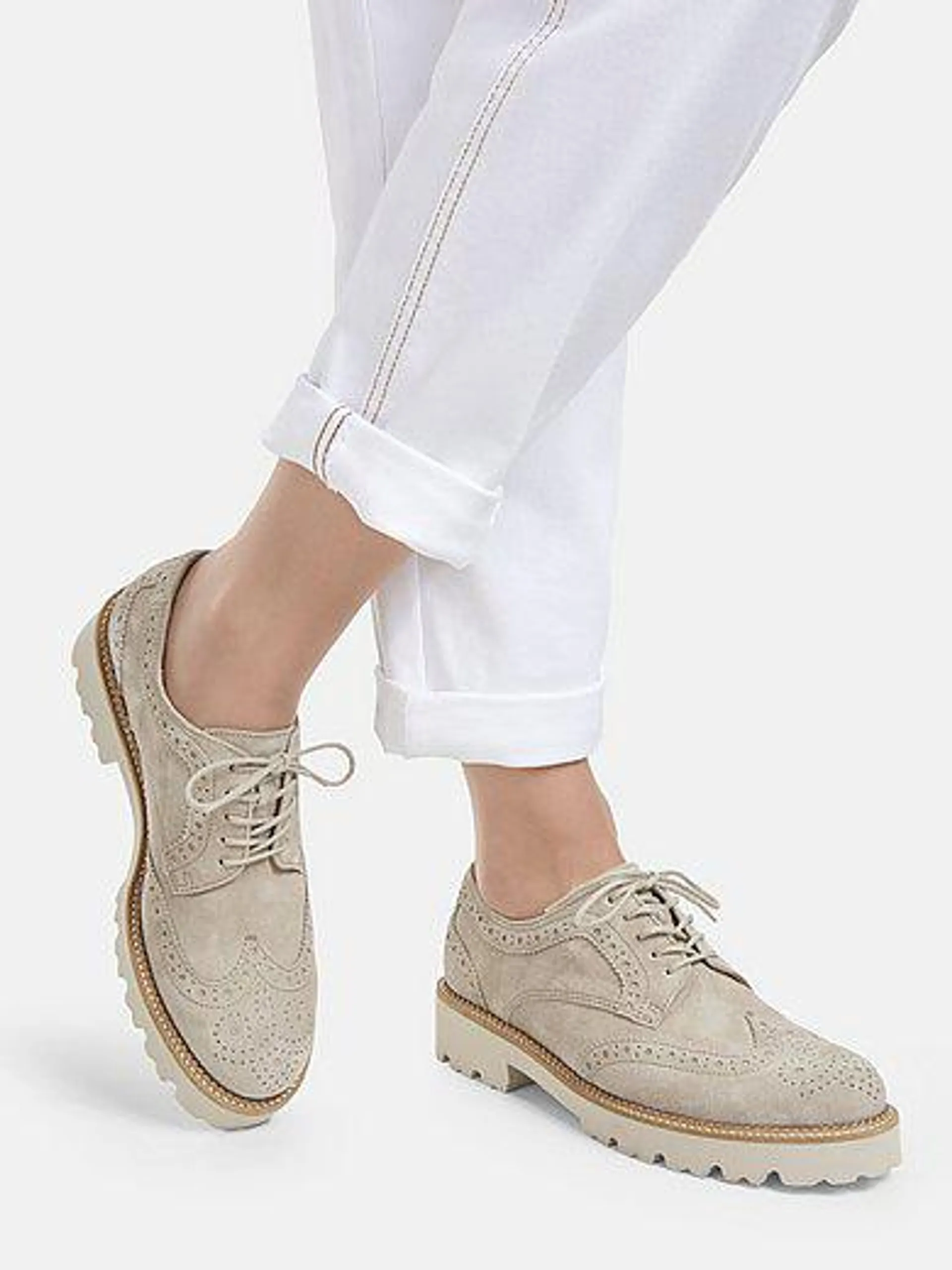 Lace-up shoes in calf suede