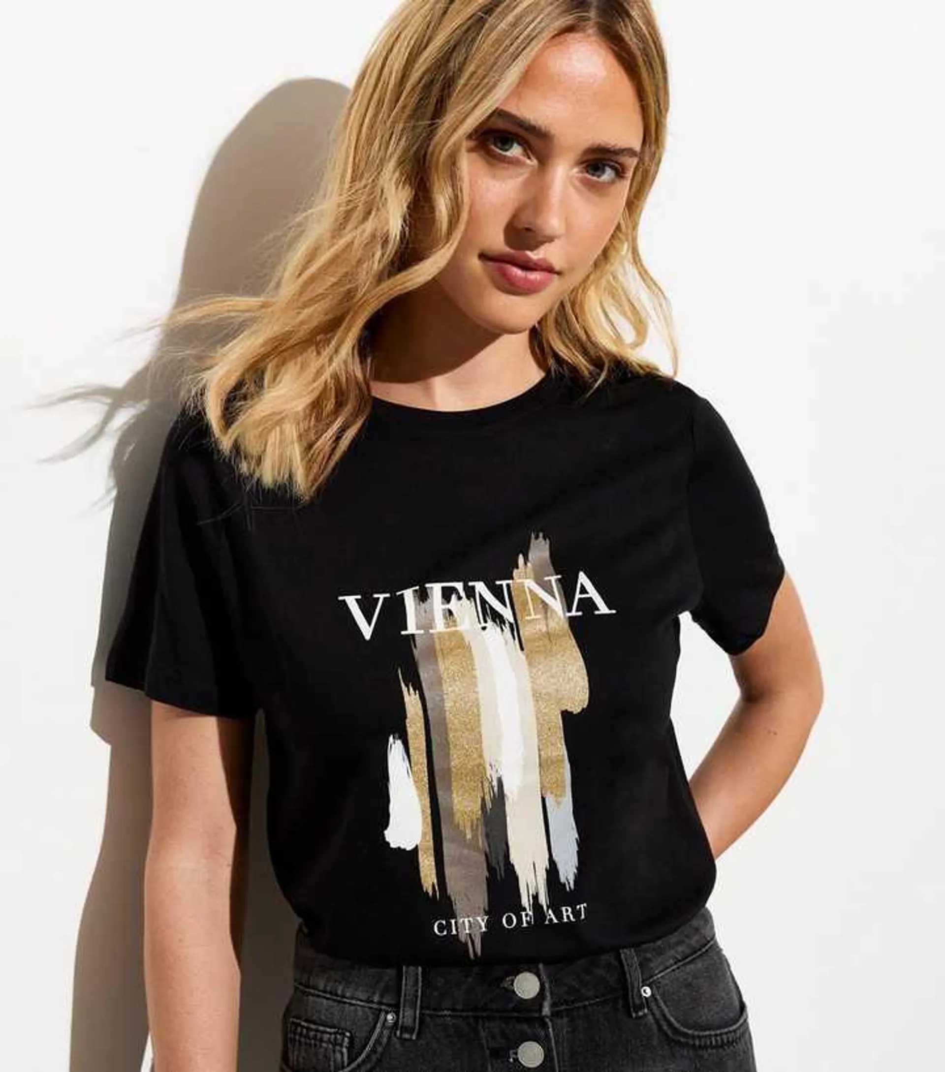 Black Vienna City Of Art Print T-Shirt