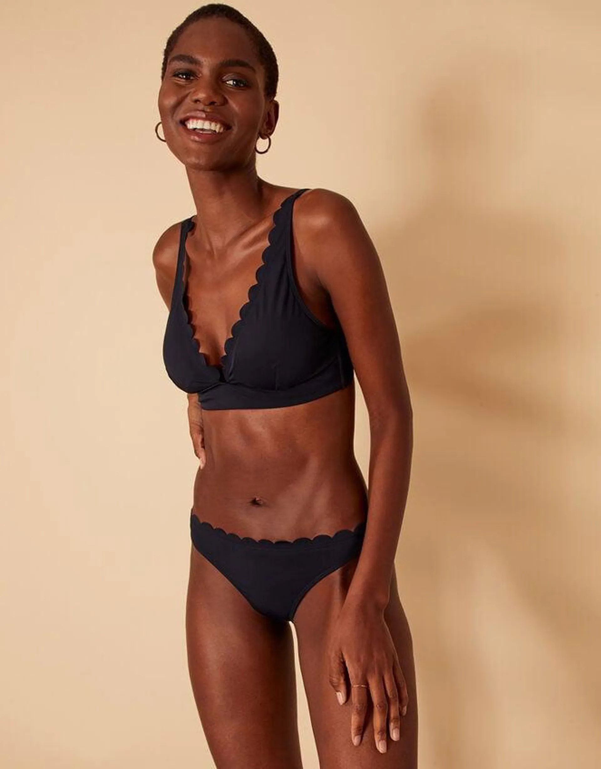 Scallop Trim High Apex Bikini Top Black