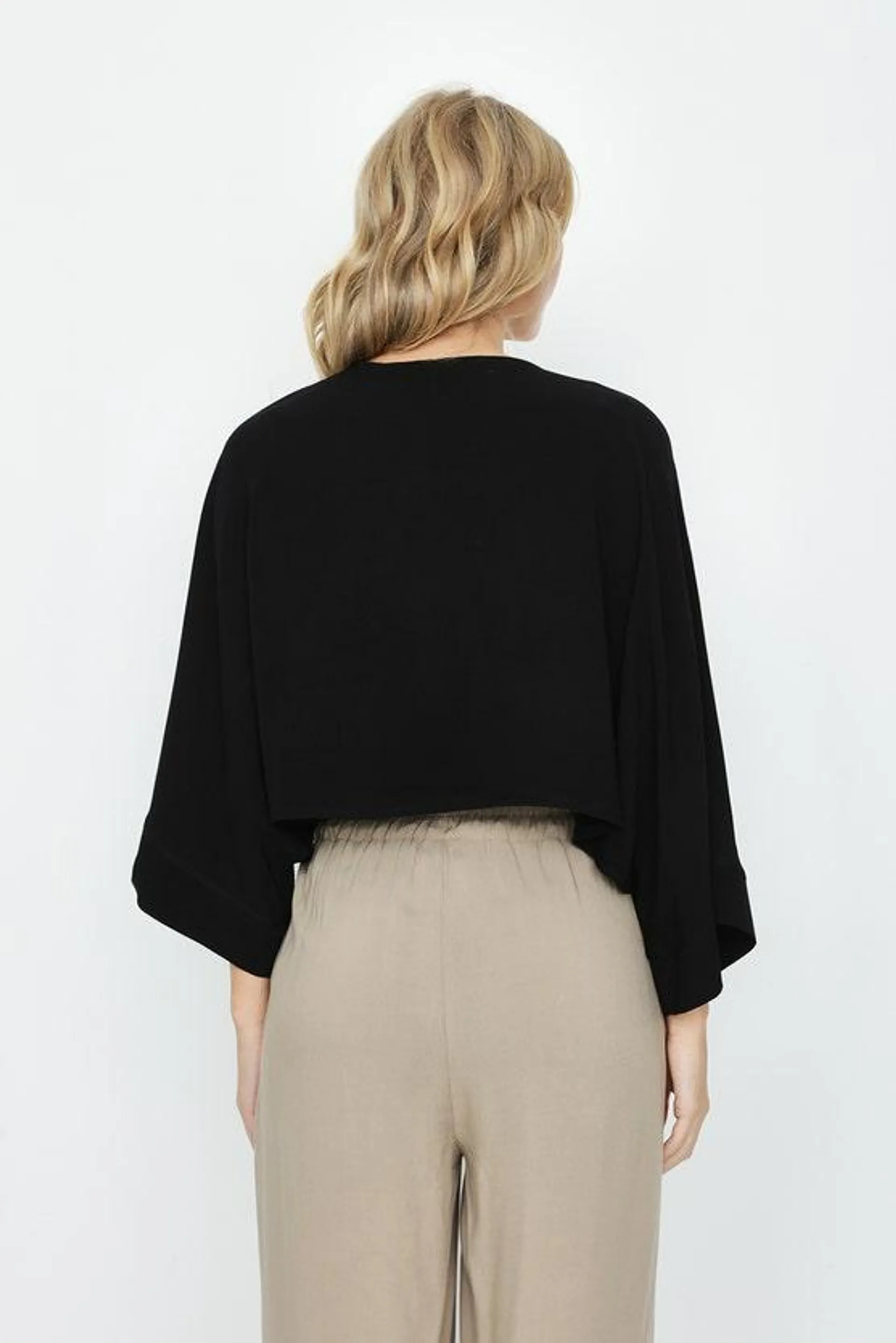 BLACK TIE FRONT CROPPED KIMONO