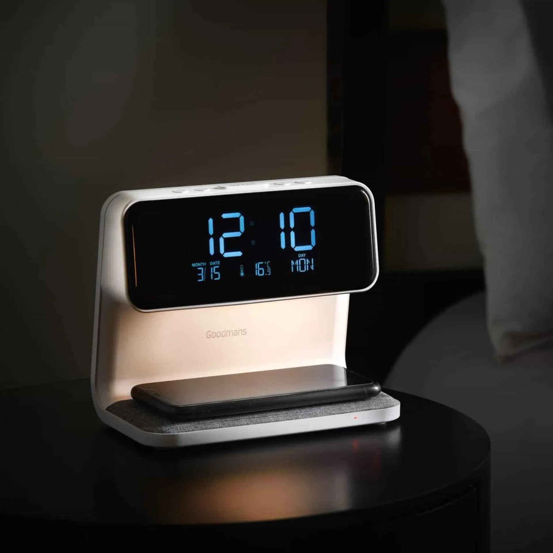 Goodmans Wireless Charging Alarm Clock