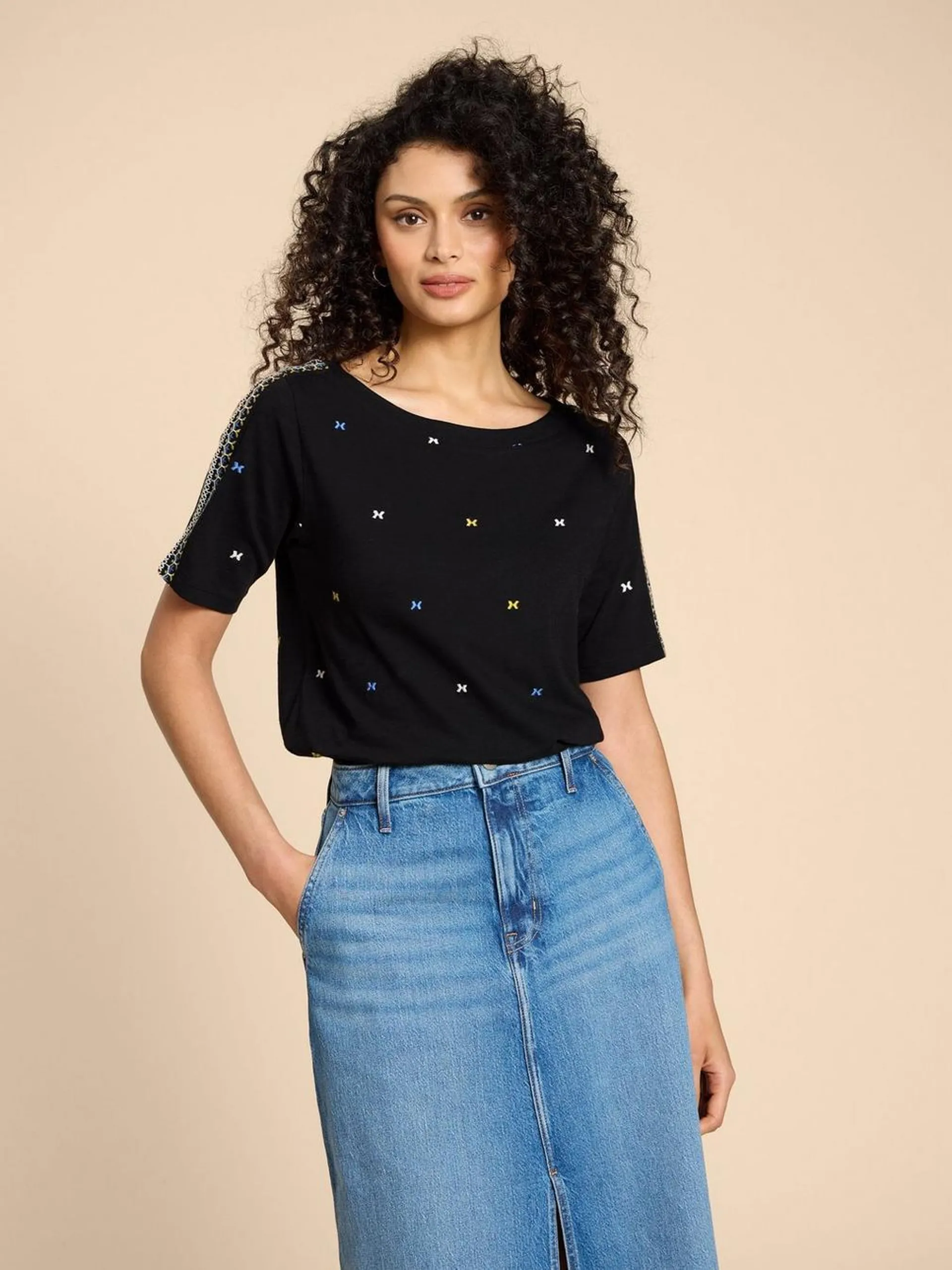 WINNIE EMBROIDERED TOP