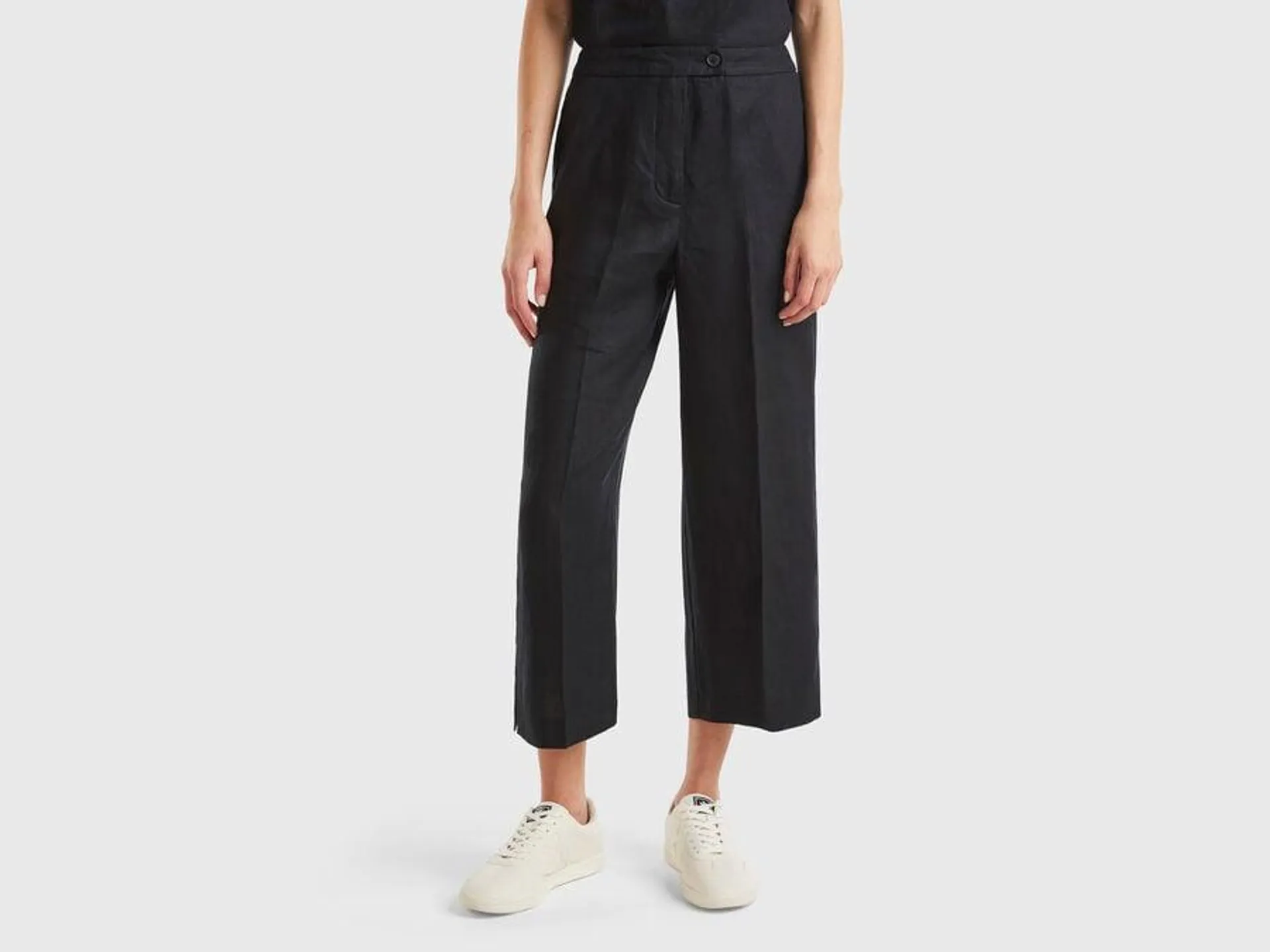 Cropped trousers in pure linen