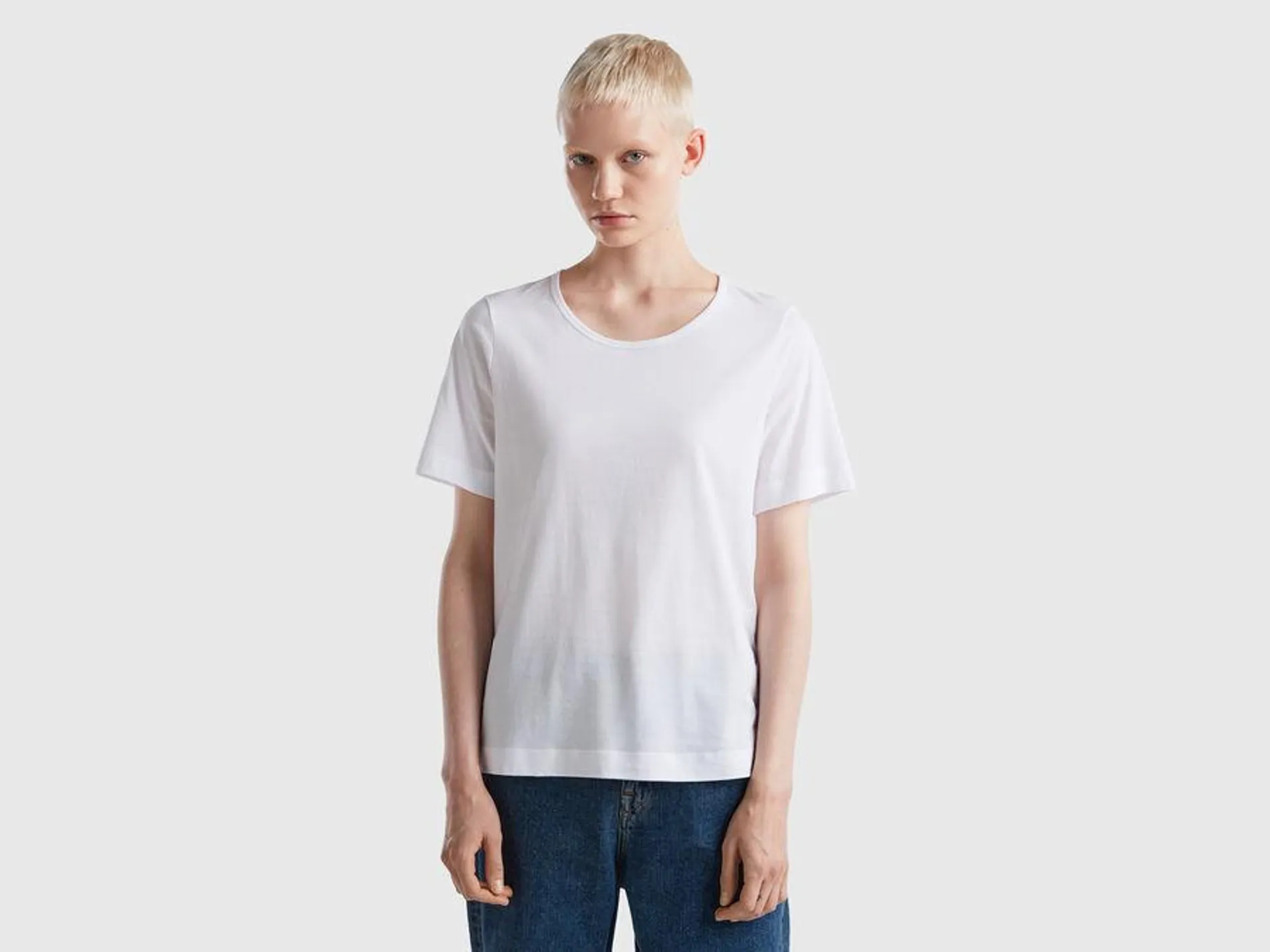 White short sleeve t-shirt