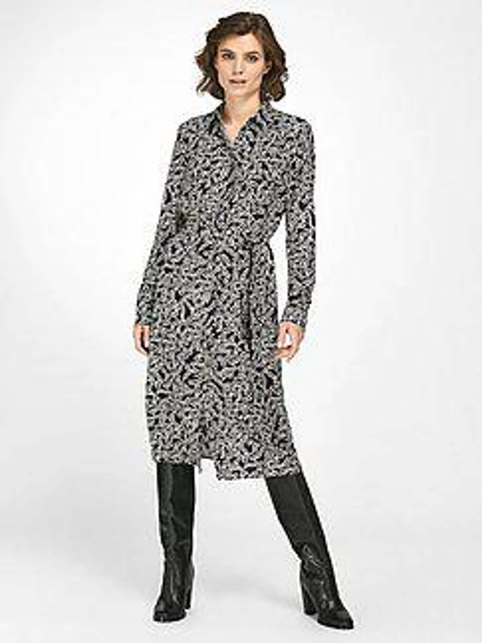 Shirt dress with long sleeves