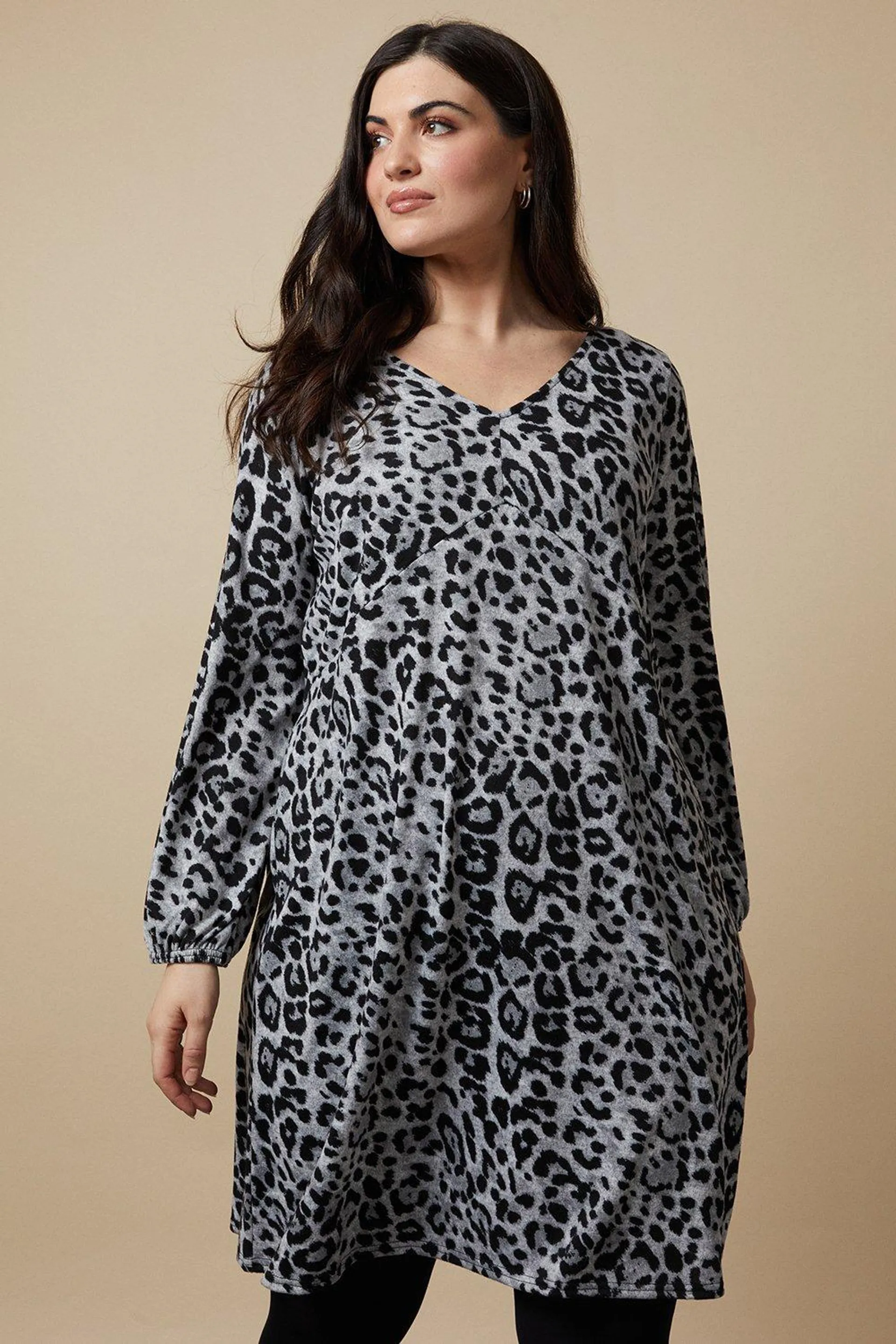 Curve Knitted Animal Print Dress