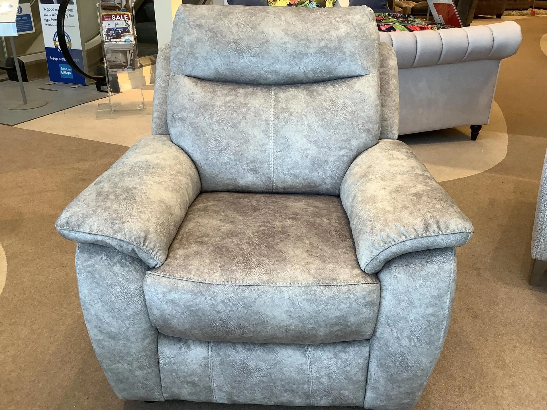 Snug compact chair