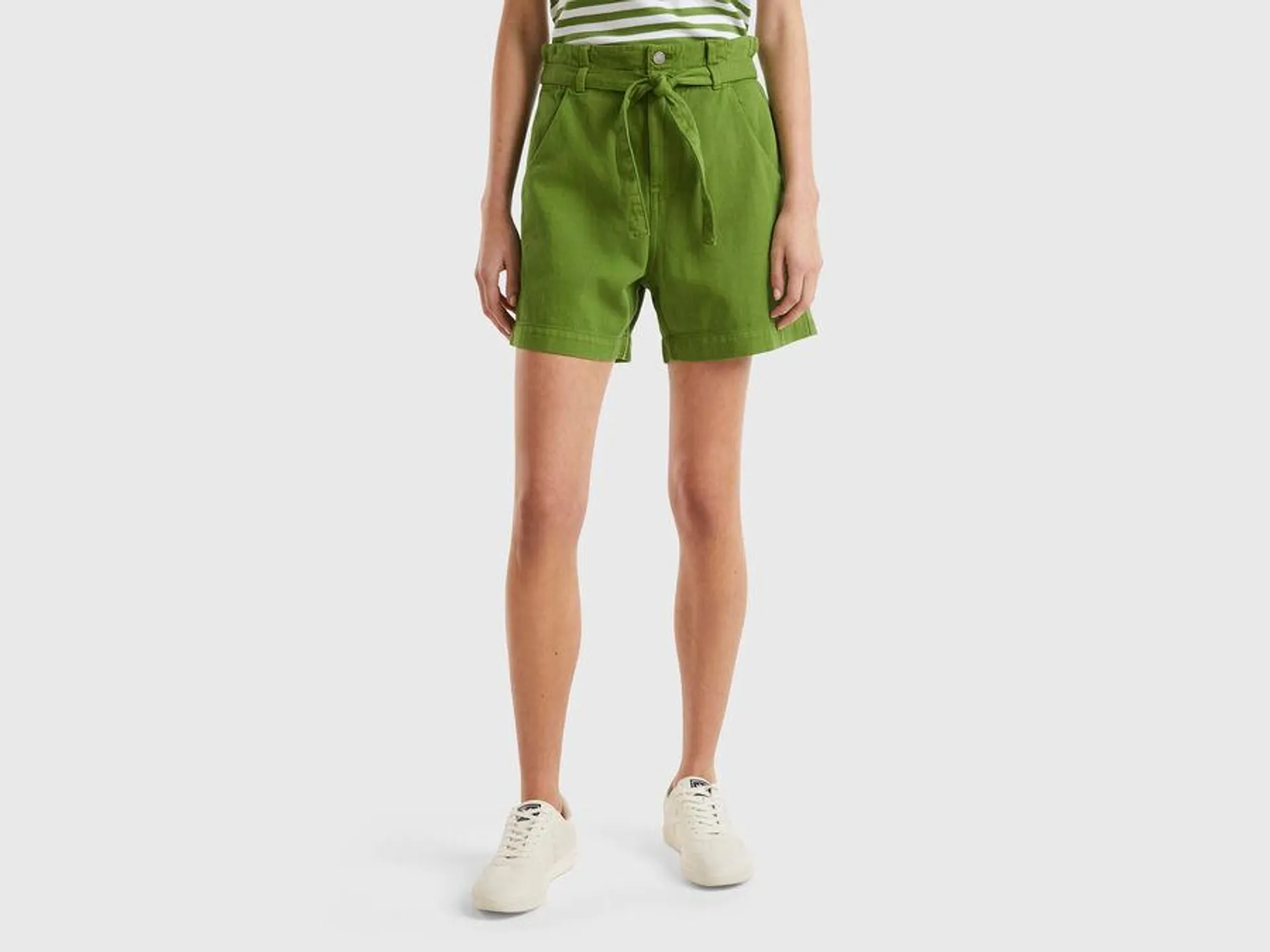 Bermudas with wide leg