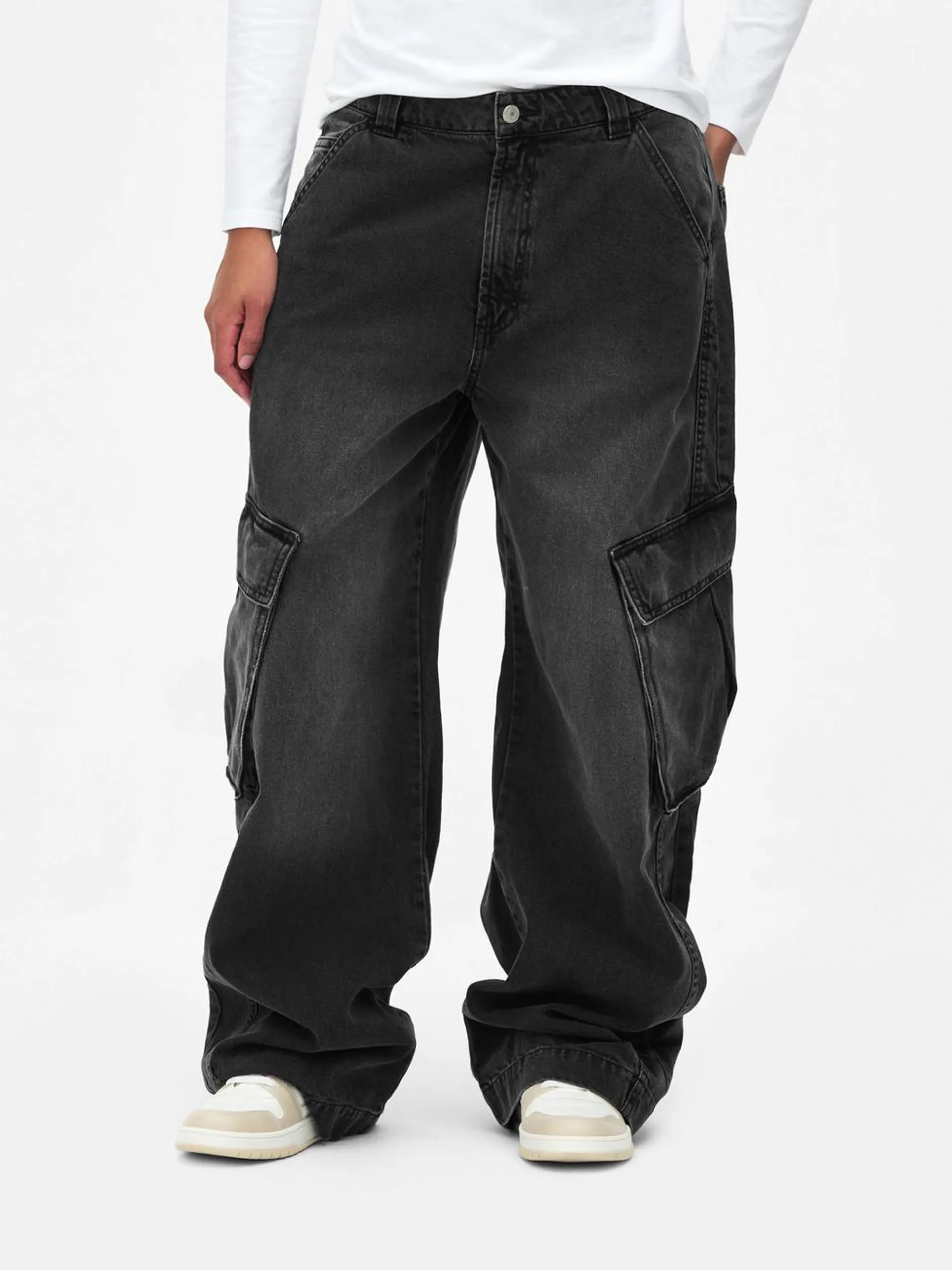 Loose Fit Cargo Jeans