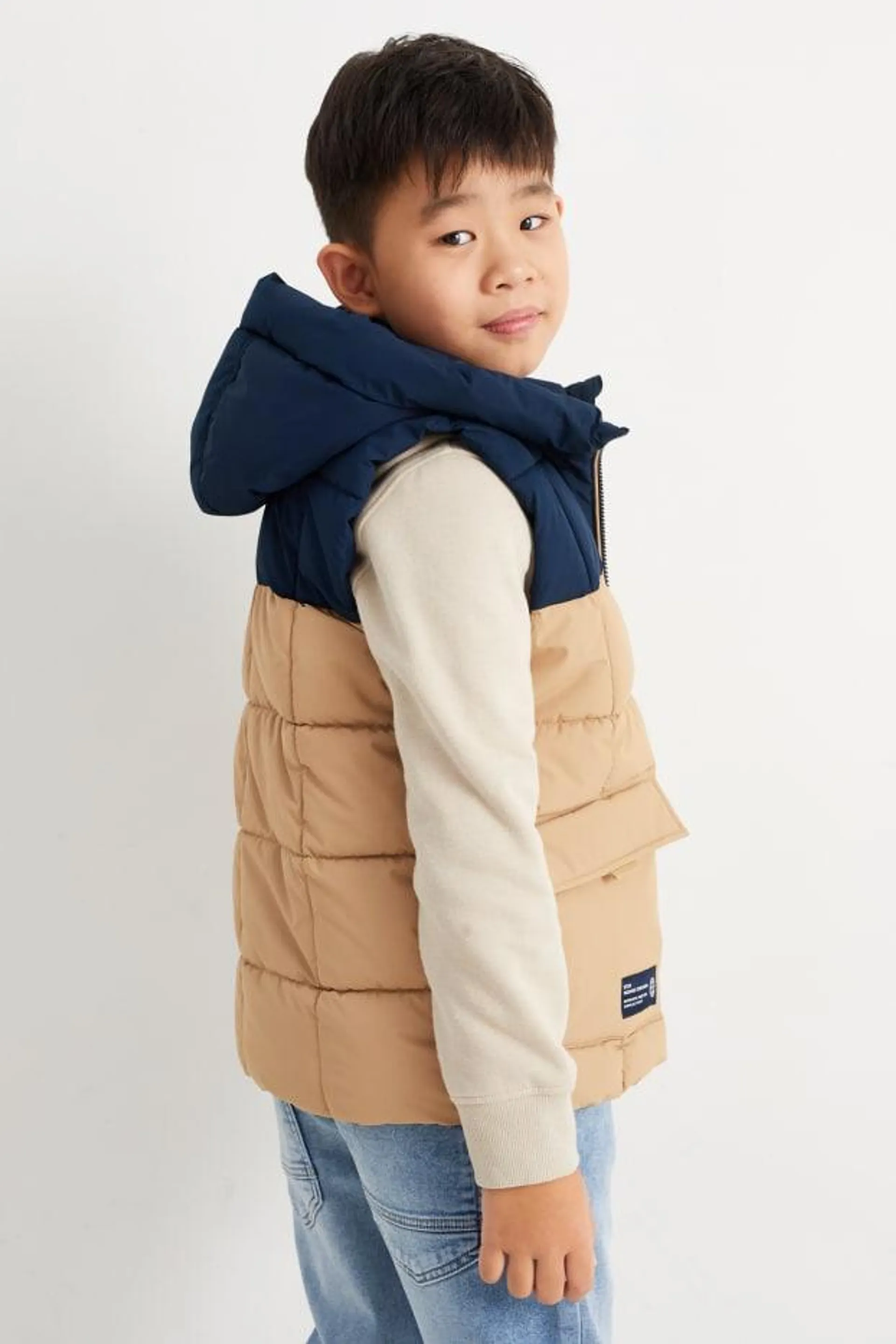 Quilted gilet with hood - water-repellent