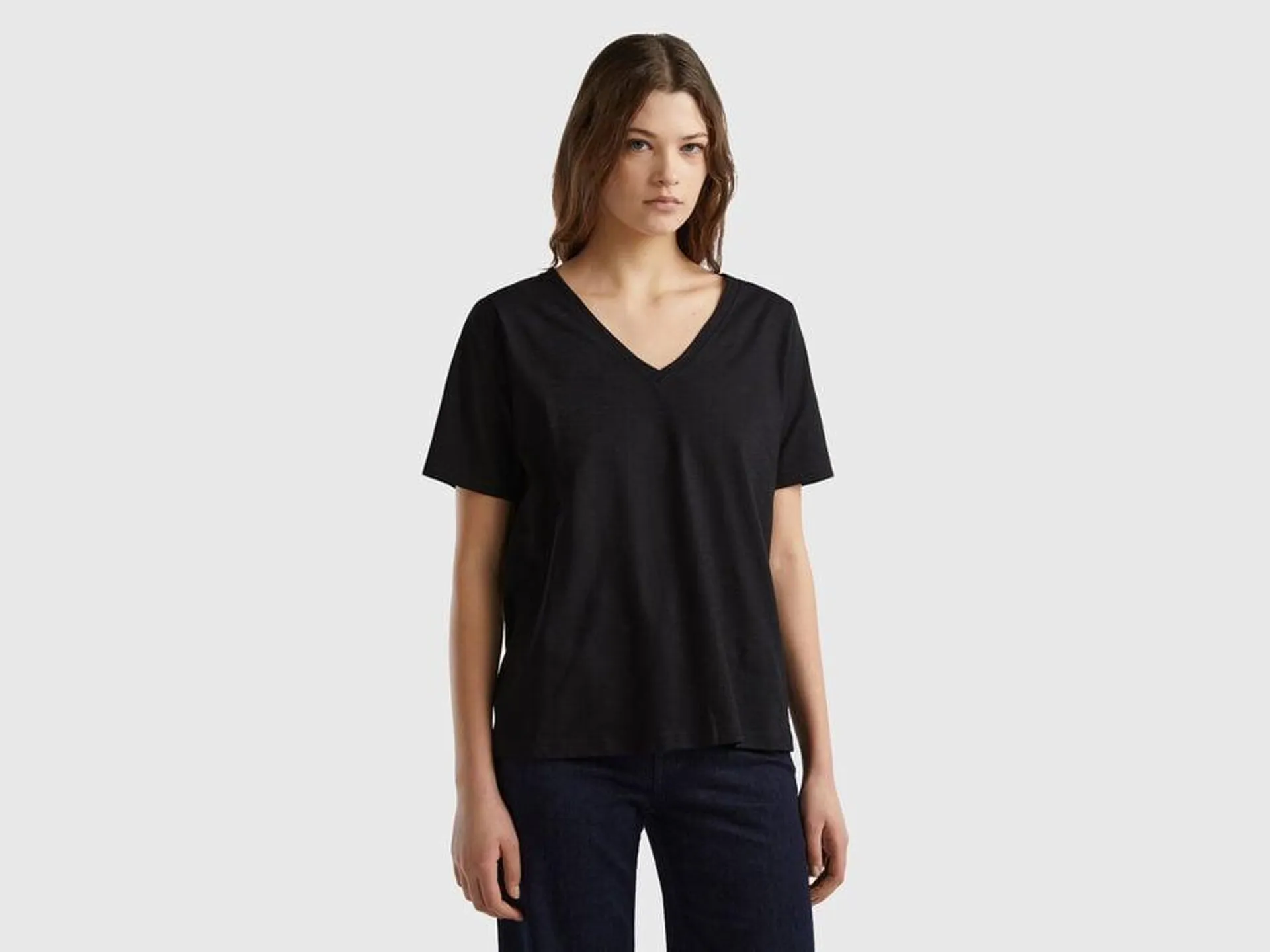 V-neck t-shirt in slub cotton