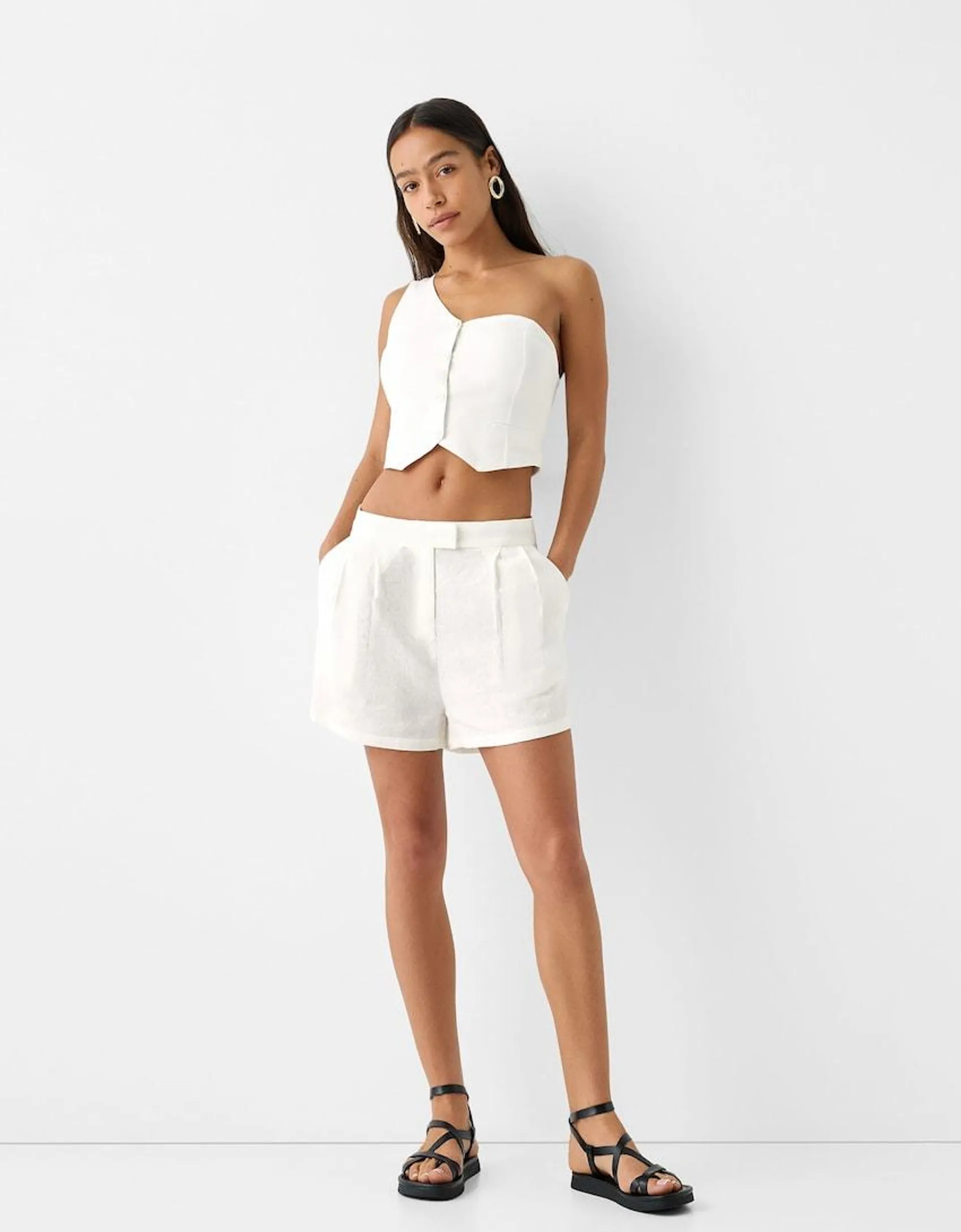 Darted Bermuda shorts with linen