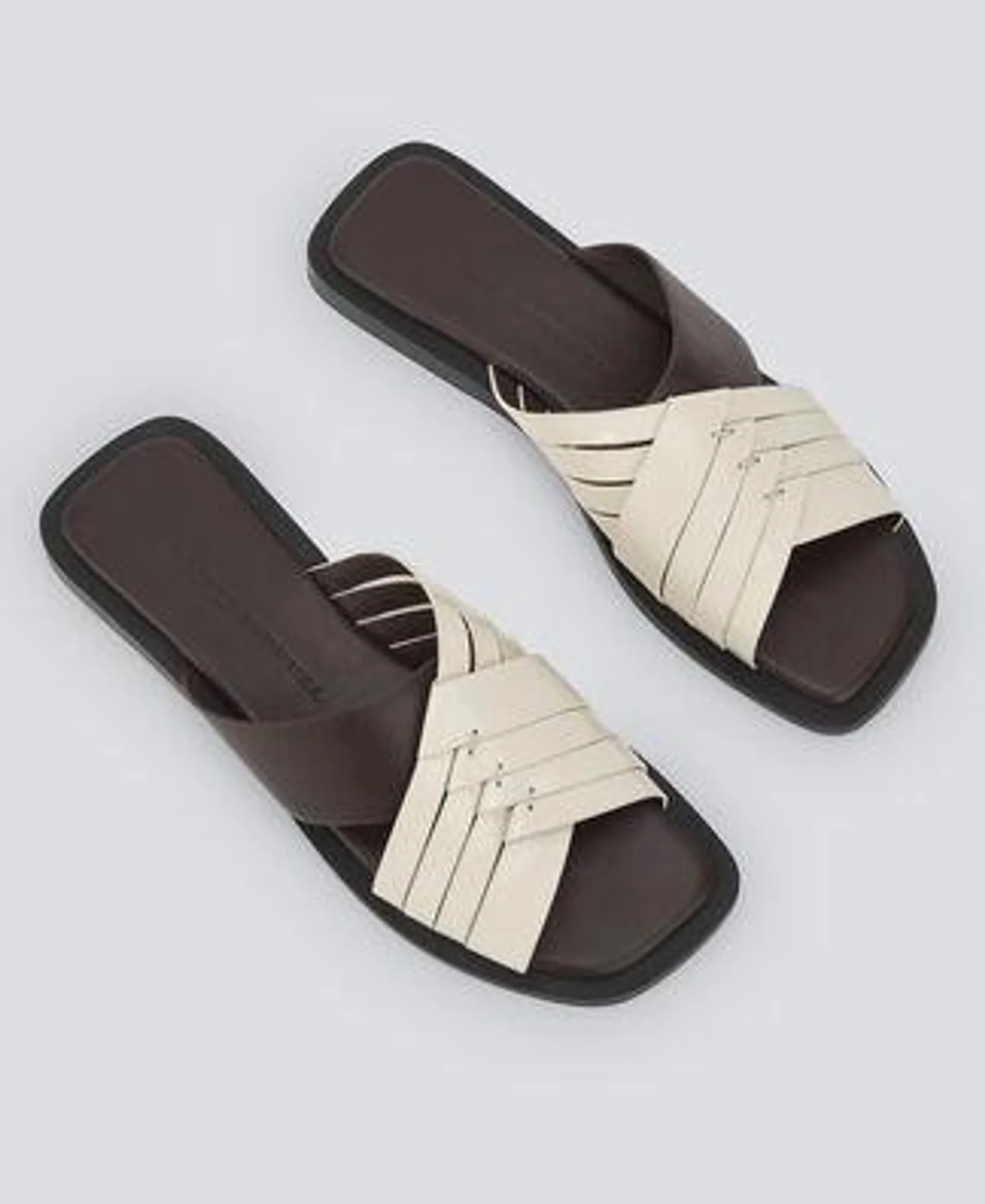 Two-tone leather flat sandal woman