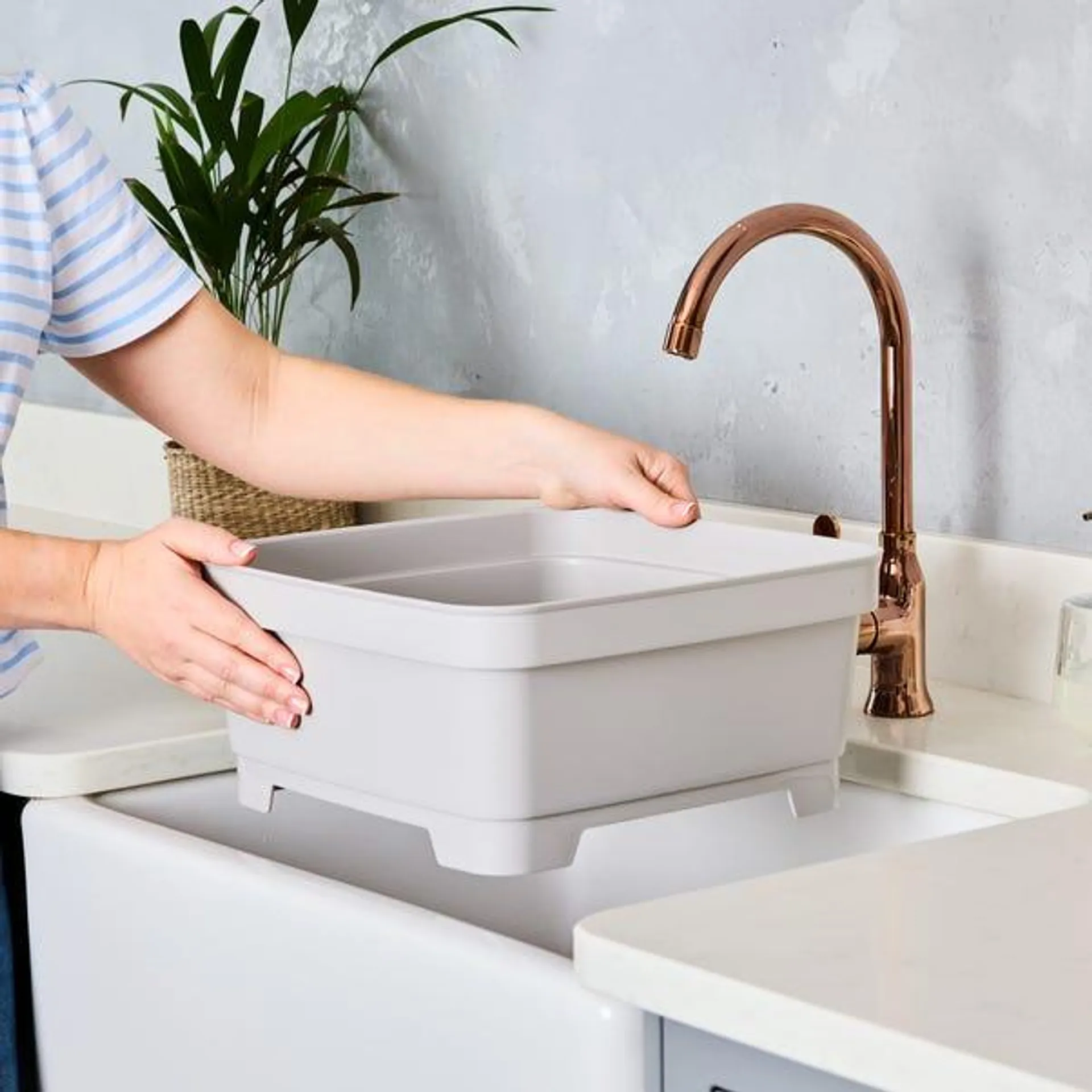 Minky Grey Plastic Washing Up Bowl