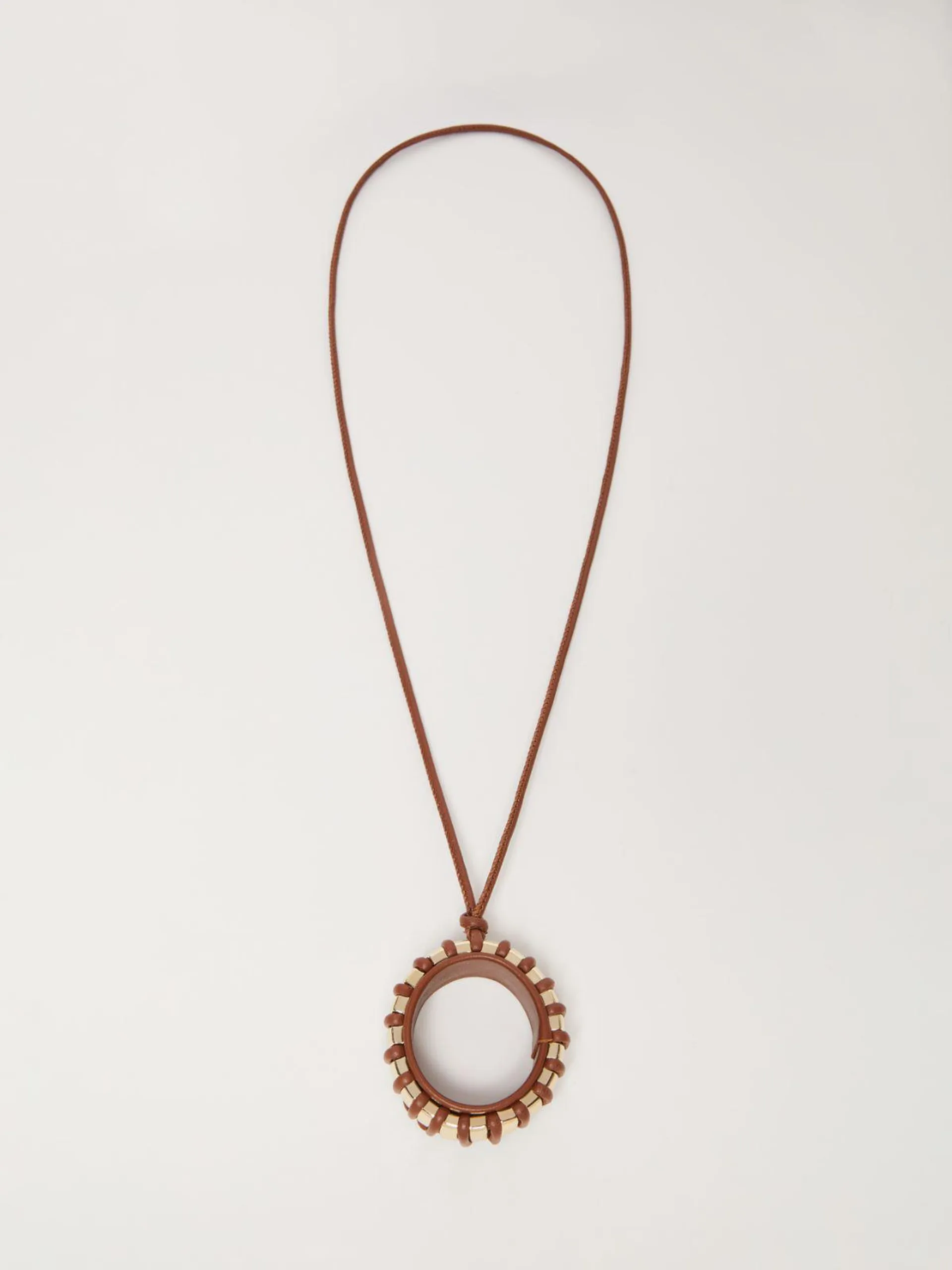 Collier long avec pendentif