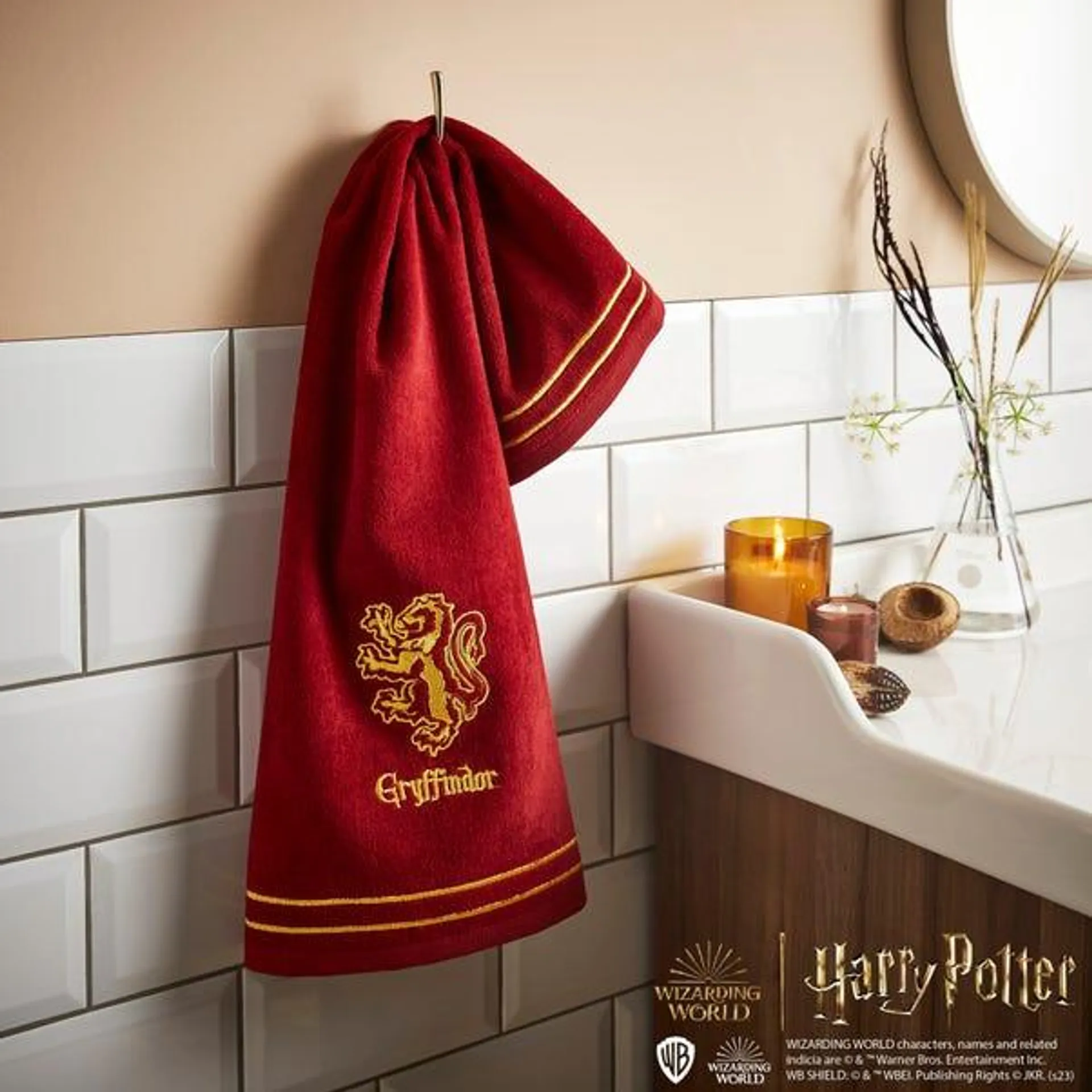 Harry Potter Gryffindor Hand Towel, Red