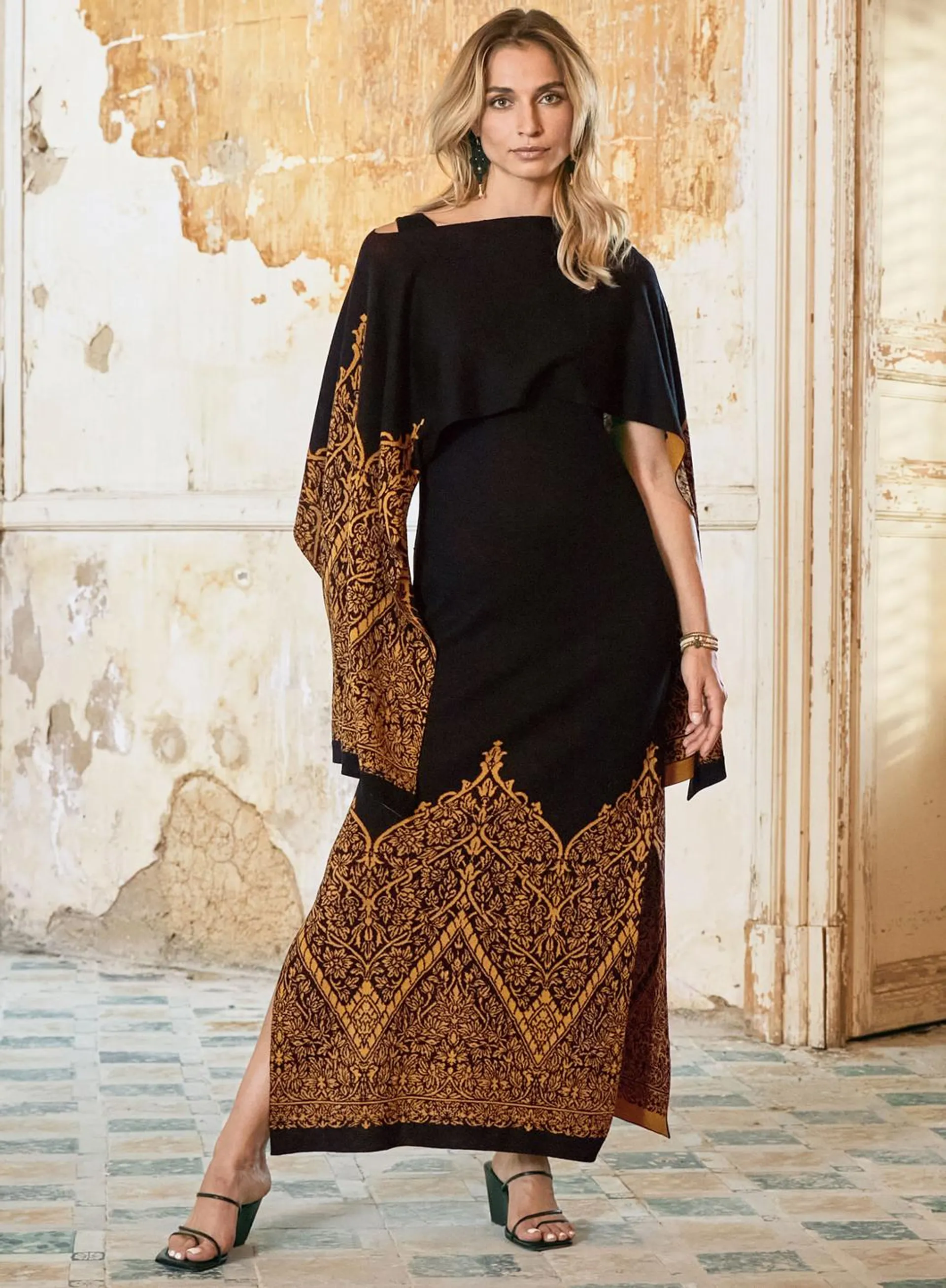 Arabesque Revers. Dress/Poncho