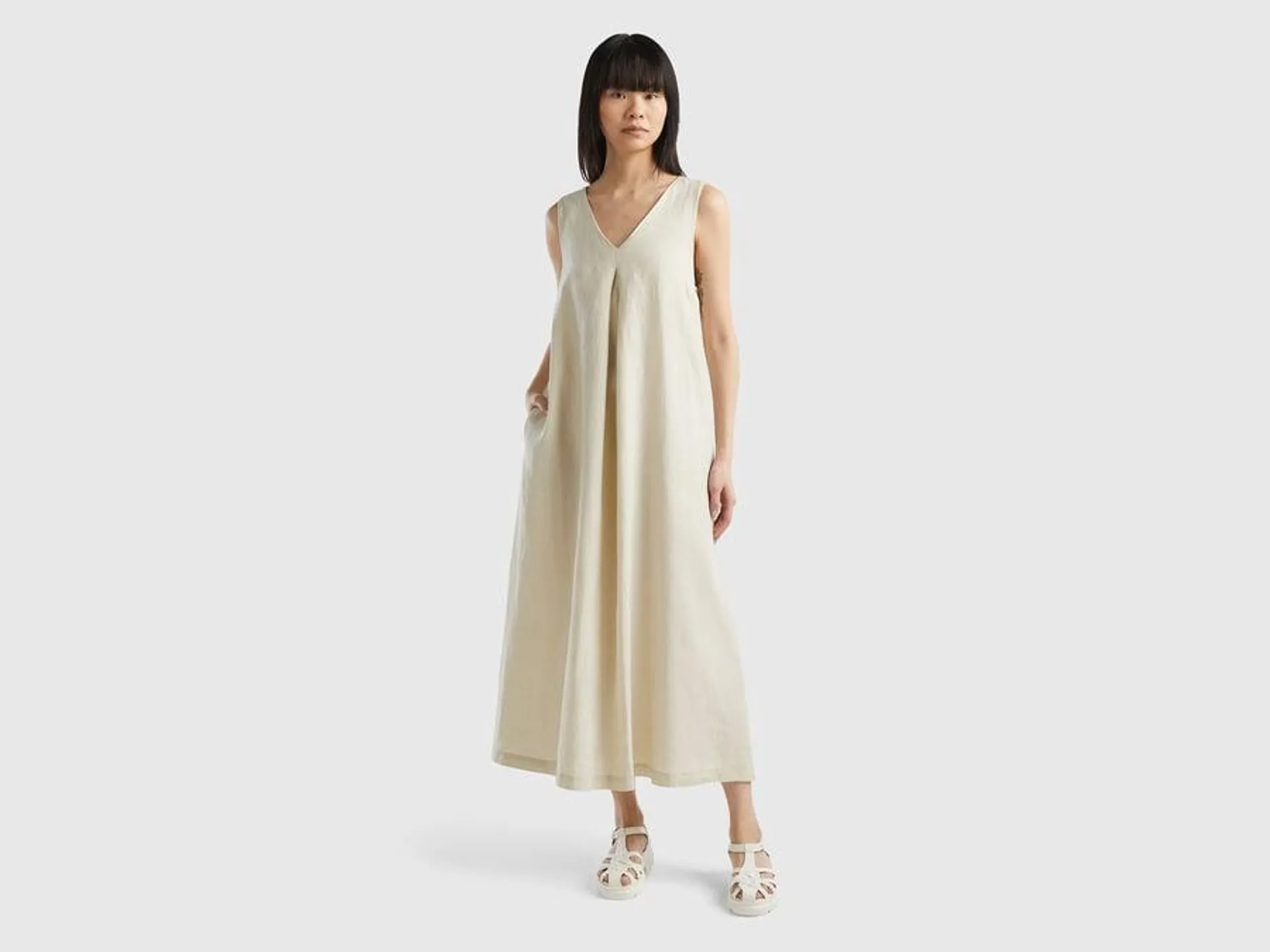 Sleeveless dress in pure linen