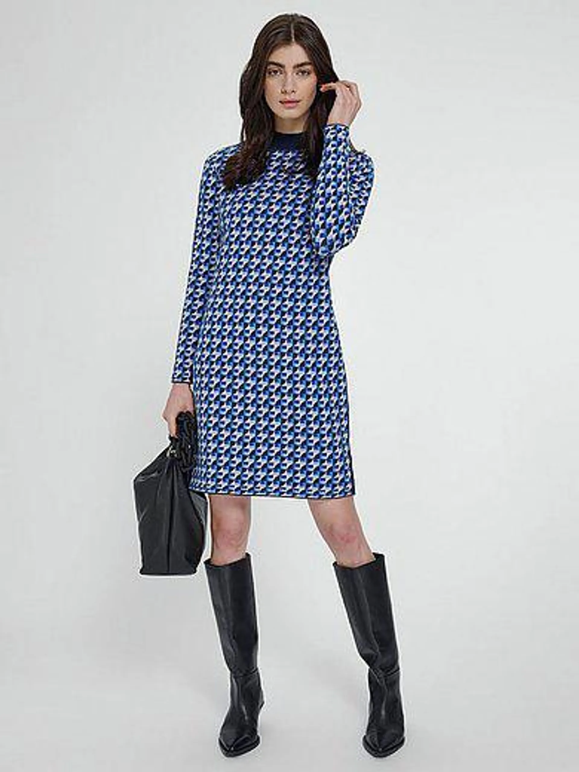 Knitted dress with long sleeves