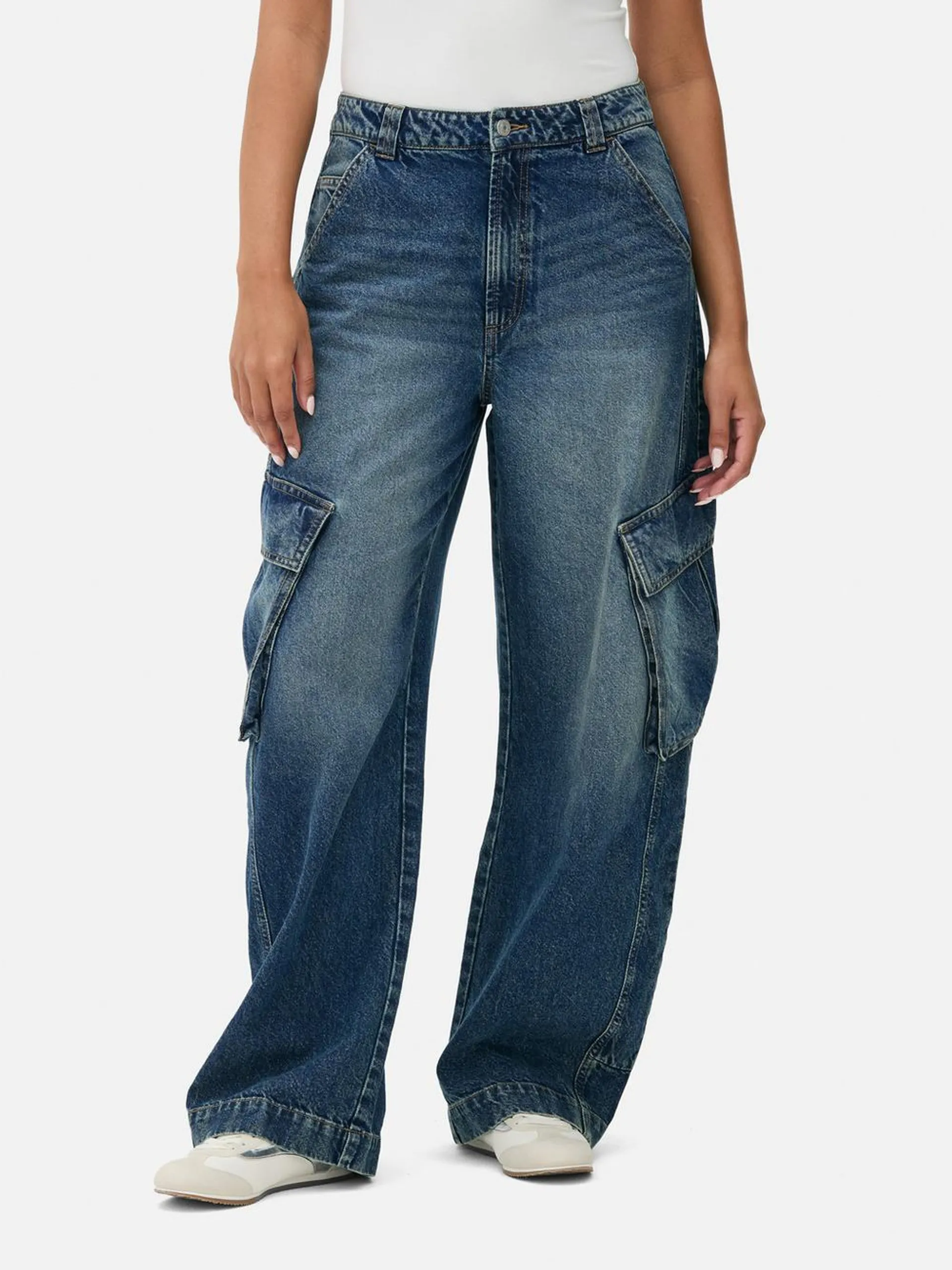 Loose Fit Cargo Jeans