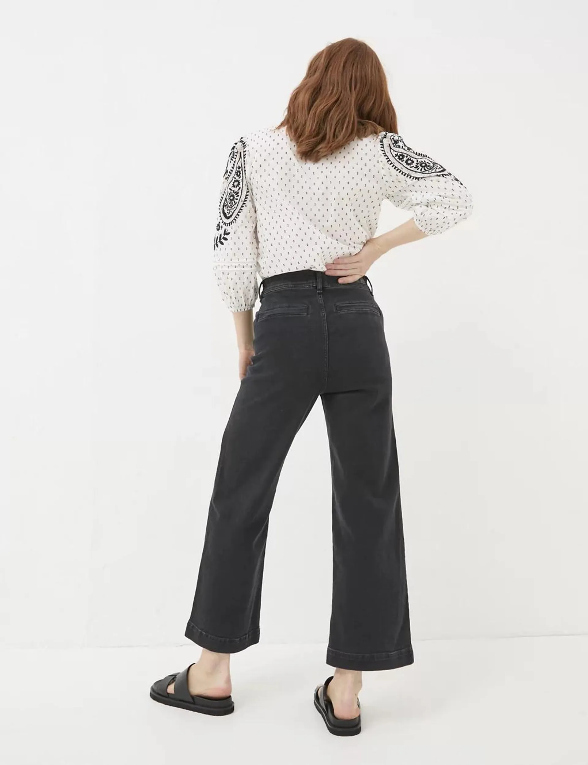 Mid Rise Wide Leg Cropped Jeans