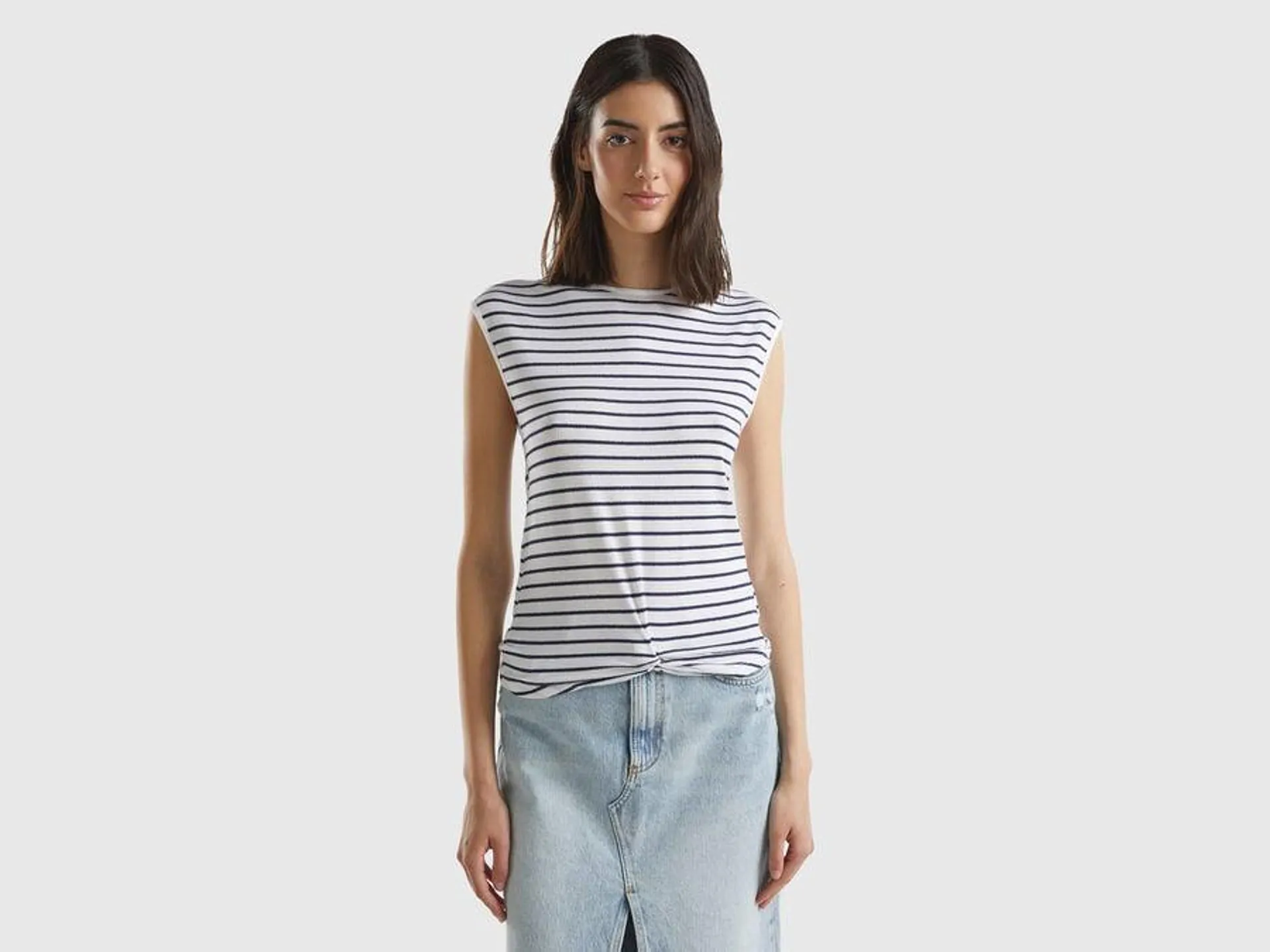 Striped t-shirt with knot