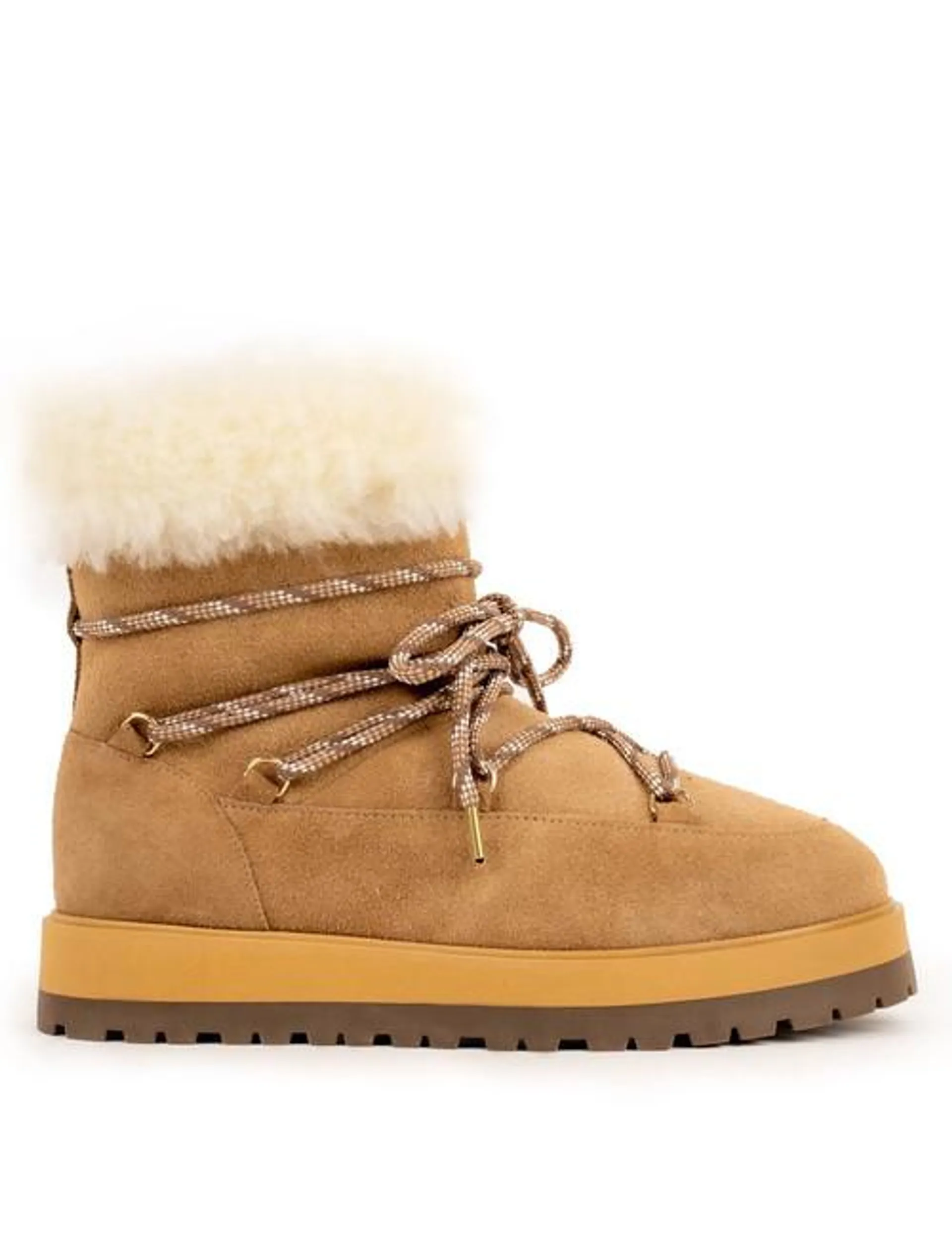 - Cold-weather boots - Handcrafted in Portugal - Suede leather exterior (tannery: Italy) - Sheepskin wool lining - Notched rubber sole - Sole thickness: 3.3 cm