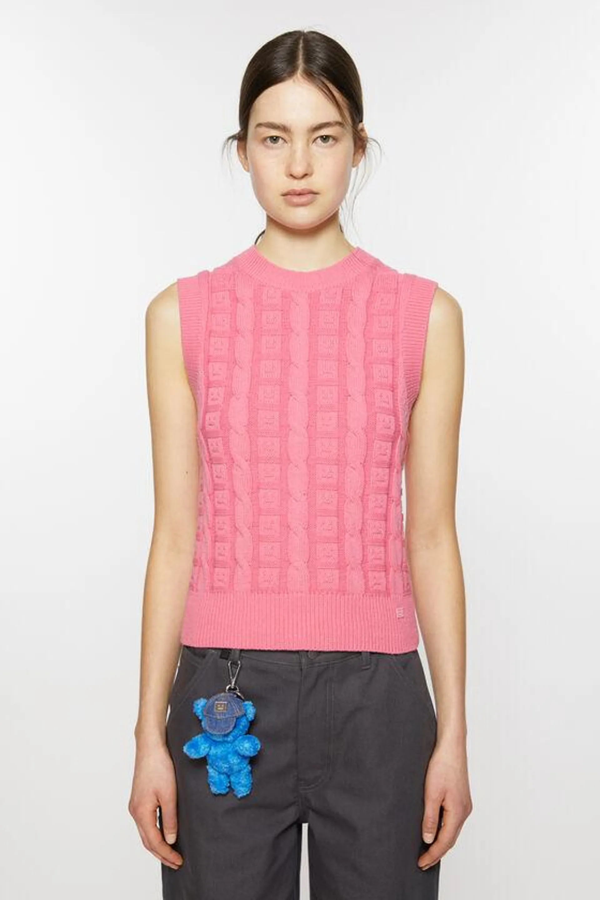 Cable wool sleeveless jumper