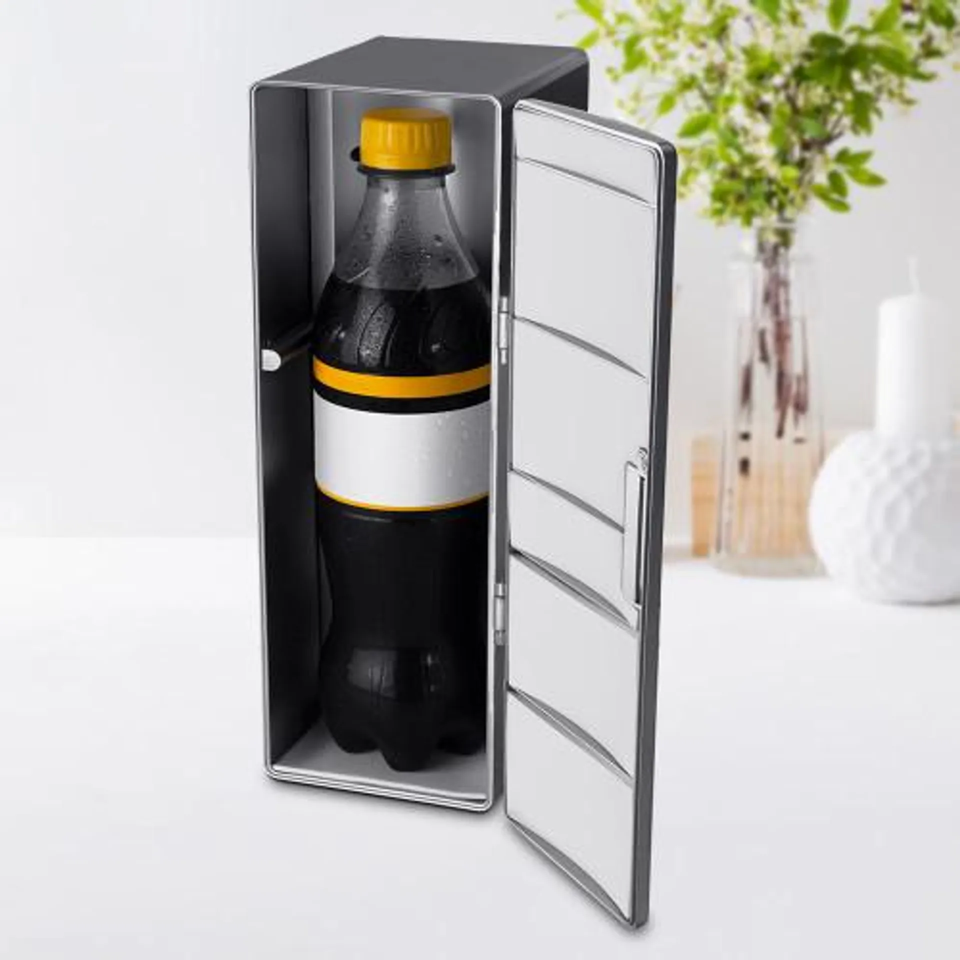 USB Powered Hot or Cold Mini Fridge by Gadget Monster